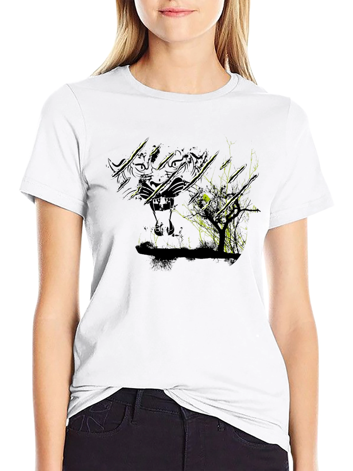 Camiseta Negra con Diseño de Tigre y Árbol