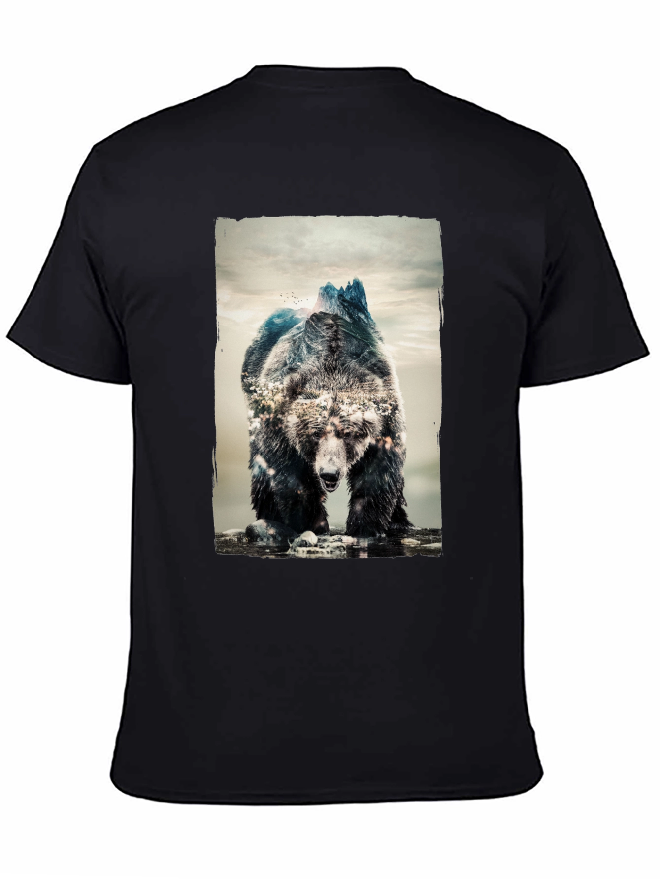 Camiseta Negra con Diseño de Oso y Montañas