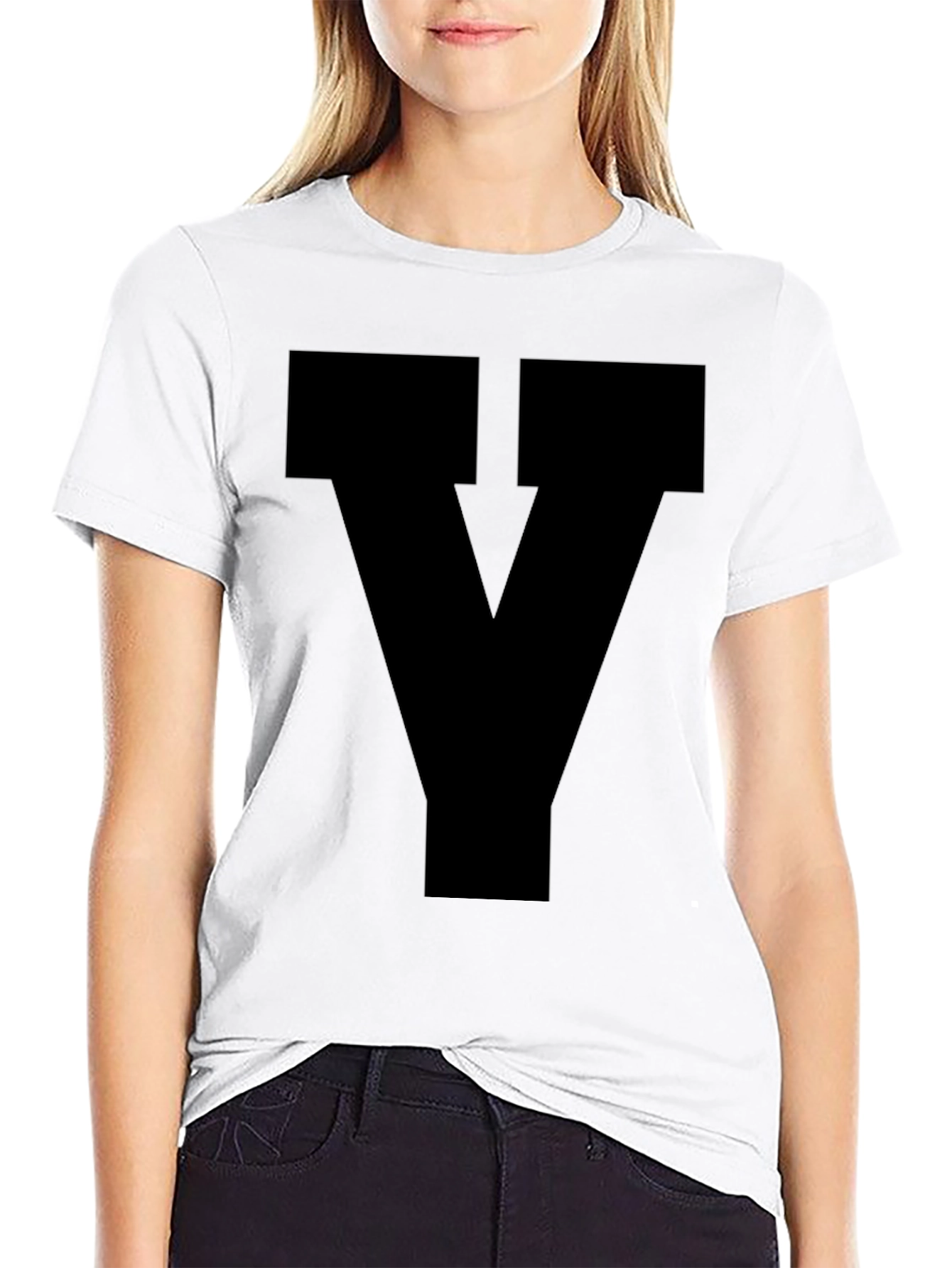 Camiseta Negra con Diseño Letra Y Estilizada