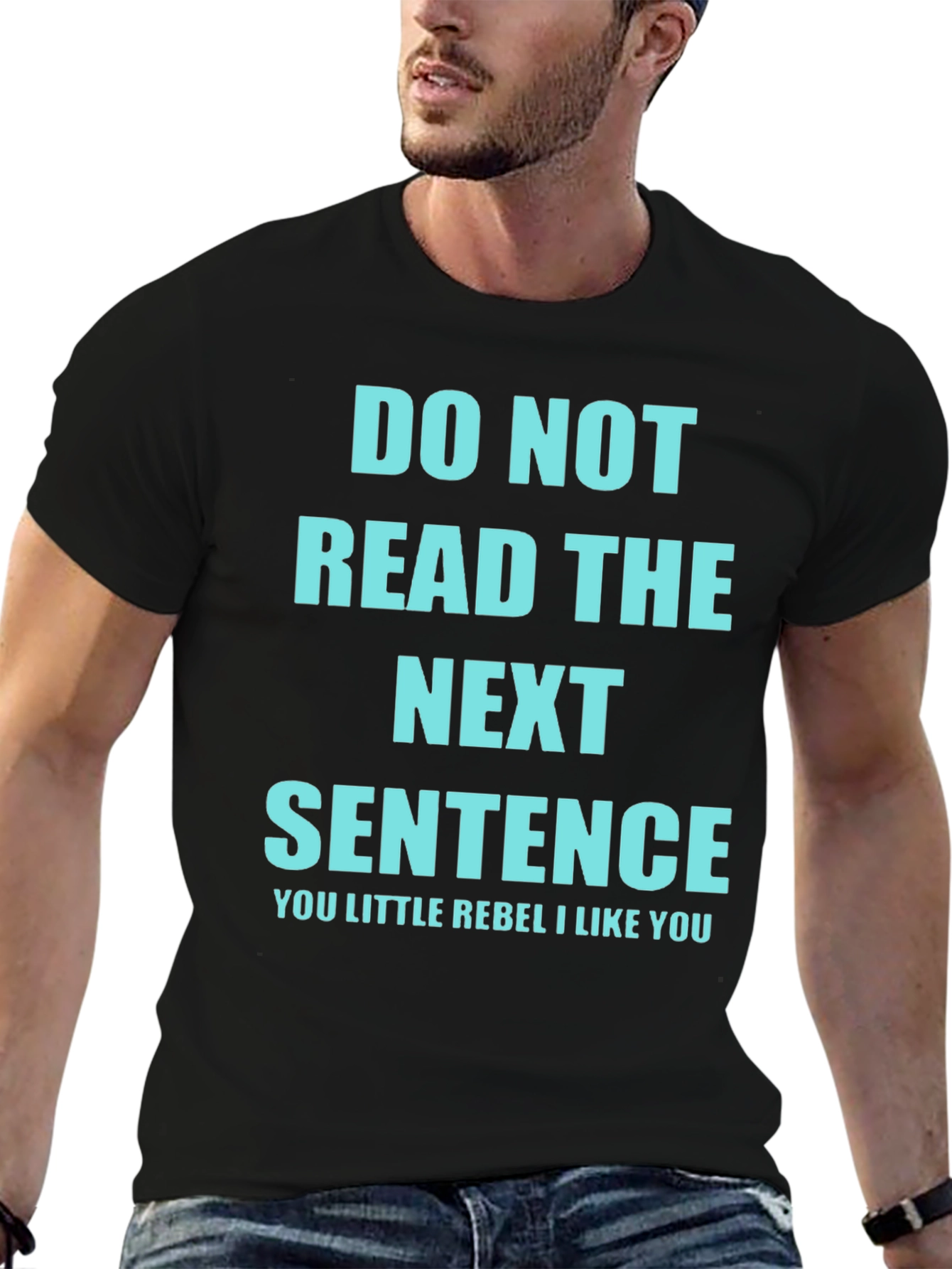 Camiseta Negra con Mensaje Irónico en Azul