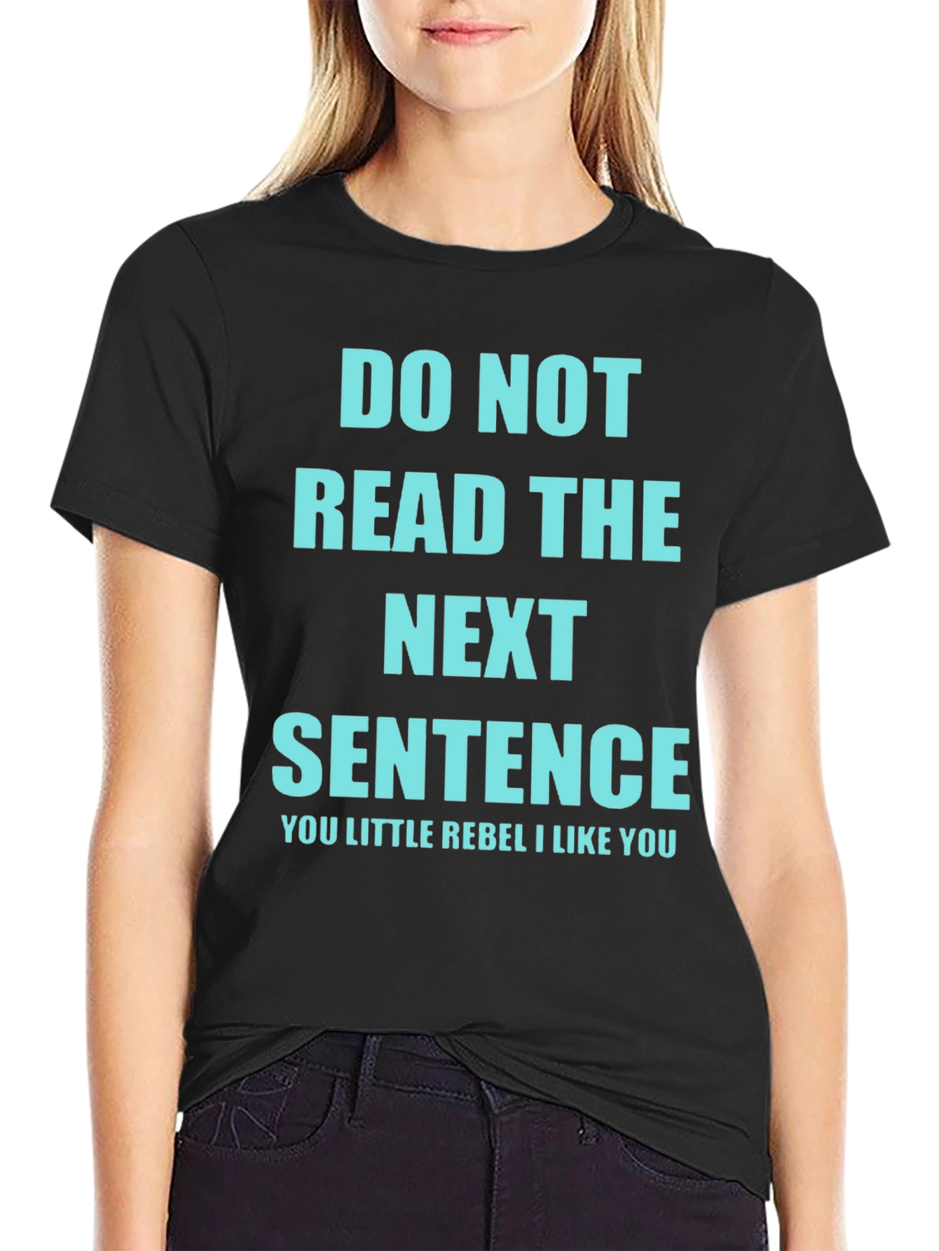 Camiseta Negra con Mensaje Irónico en Azul