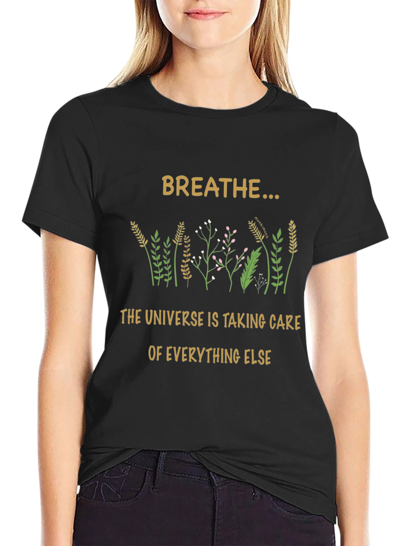 Camiseta Negra Respira con Diseño Floral