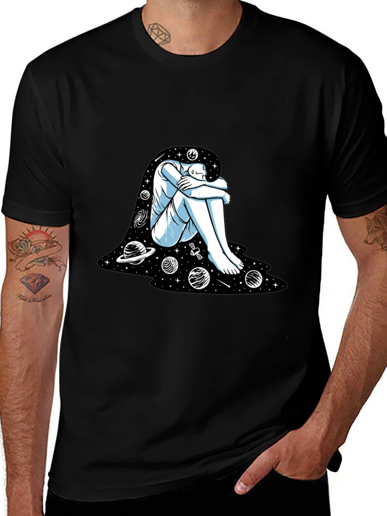 Camiseta Negra con Diseño Espacial Abstracto