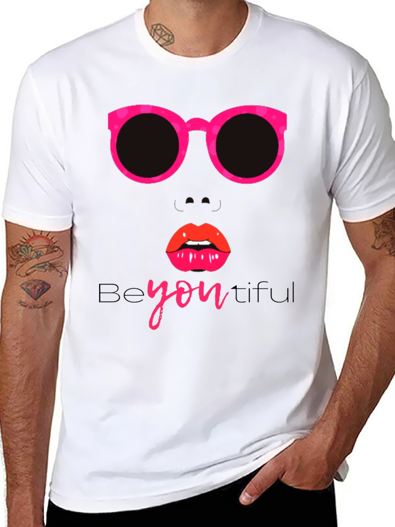 Camiseta Negra con Diseño de Gafas y Labios