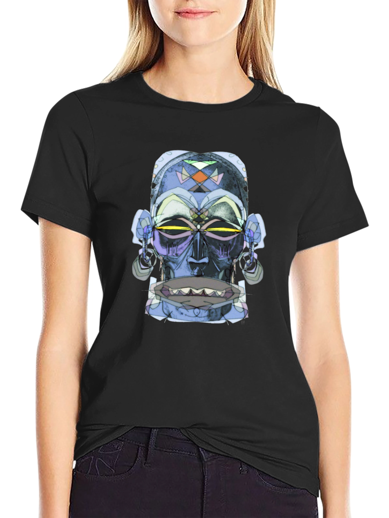 Camiseta Negra con Diseño Abstracto Tribal