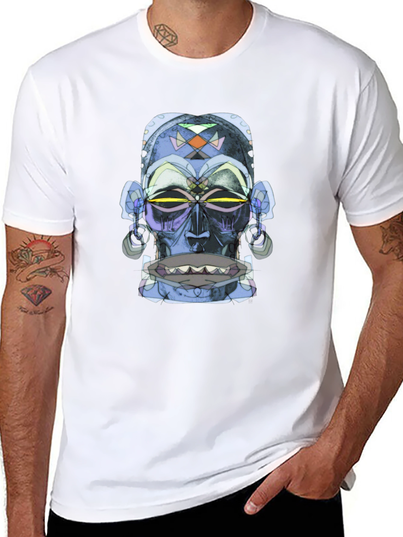 Camiseta Negra con Diseño Abstracto Tribal