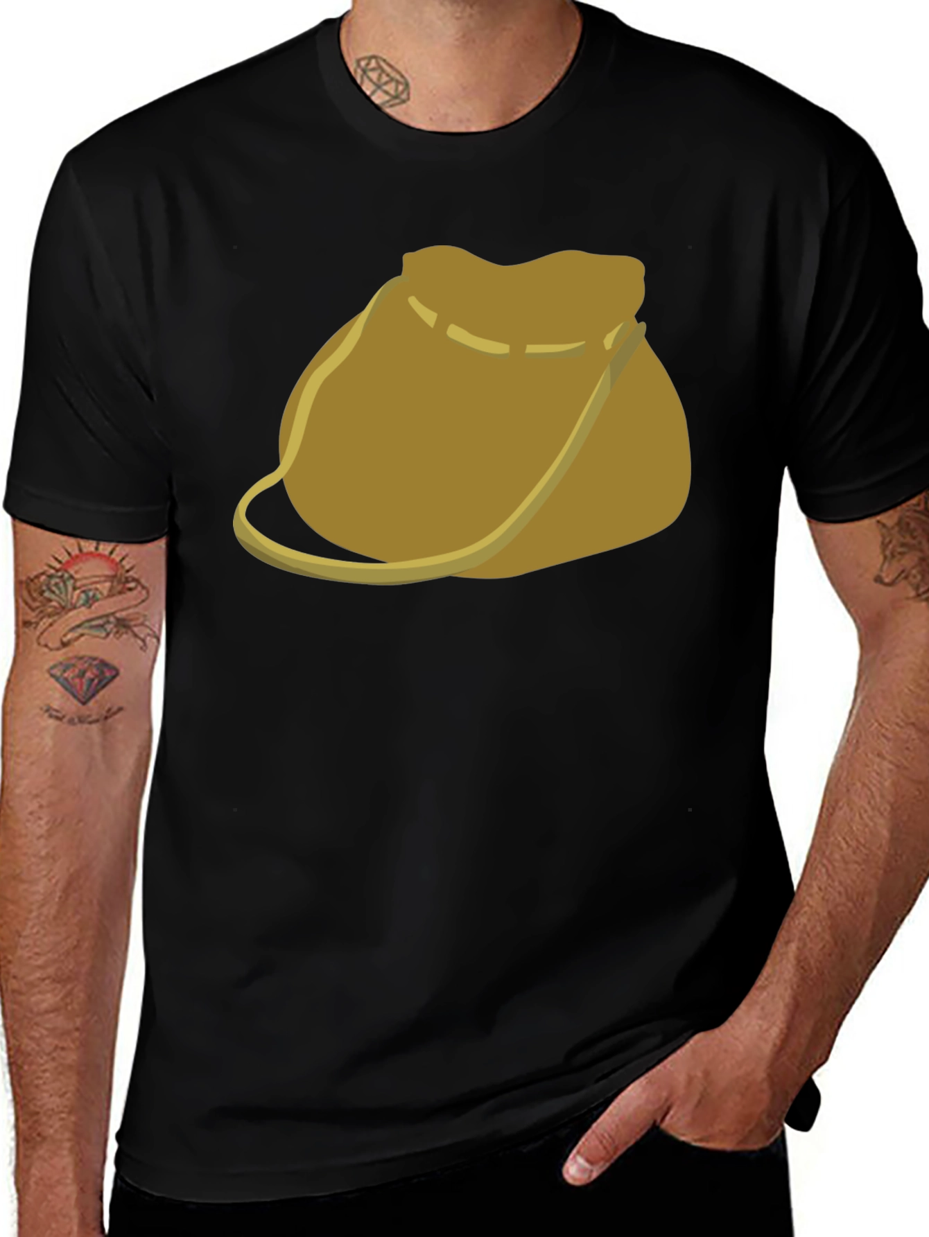 Camiseta Negra con Diseño de Bolsa de Cuero