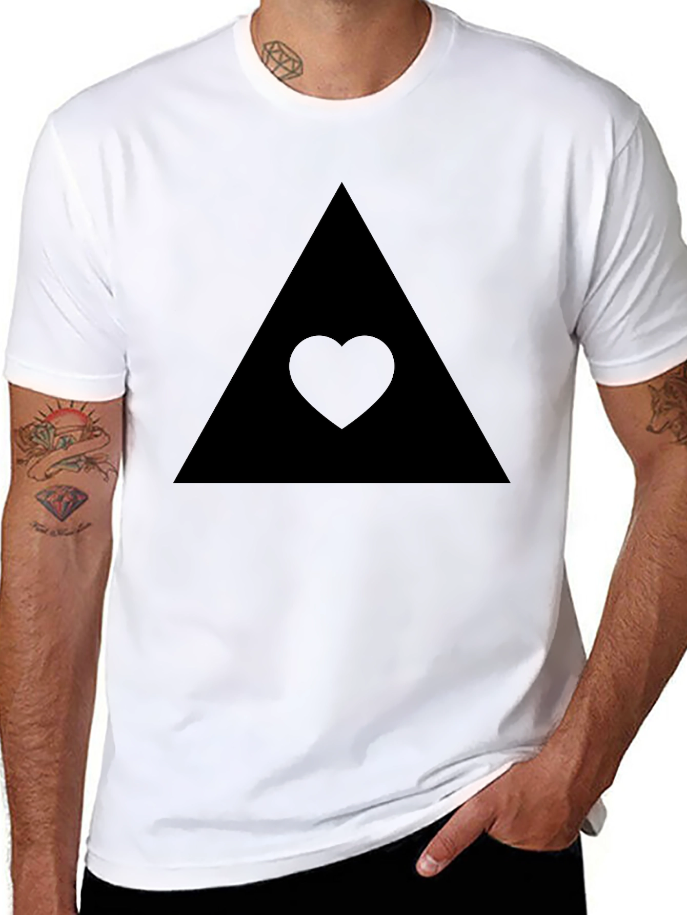 Camiseta Negra Triángulo Corazón