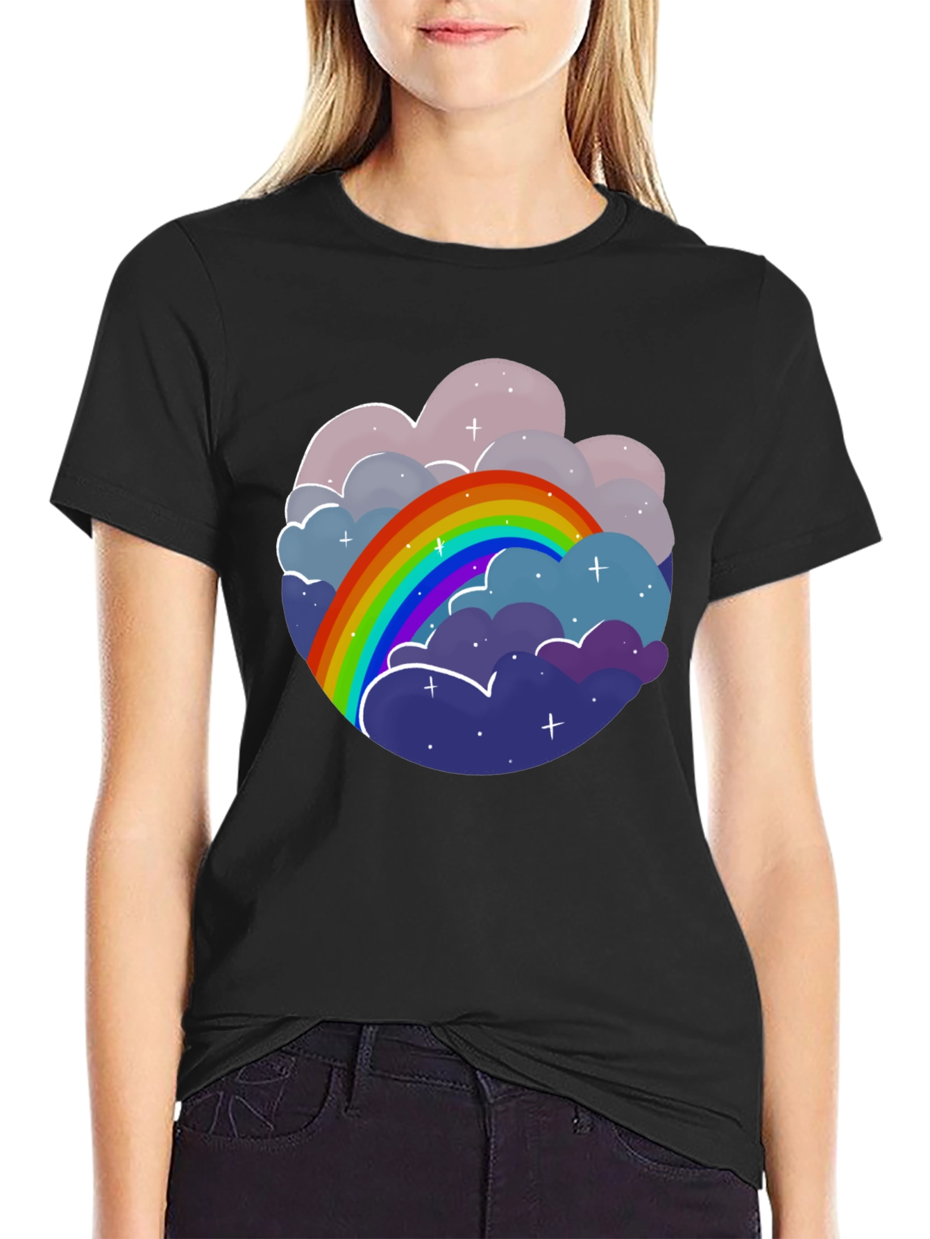 Camiseta Negra con Diseño de Arcoíris y Nubes