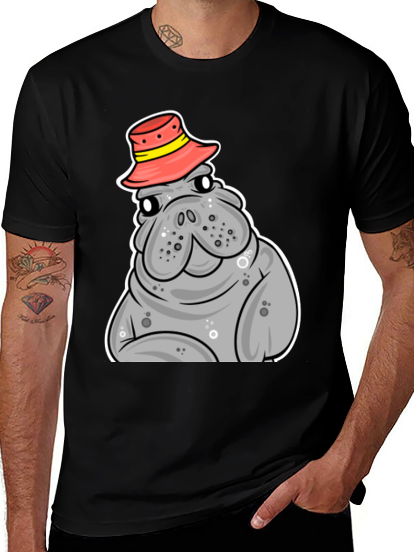 Camiseta Negra con Manatí con Sombrero