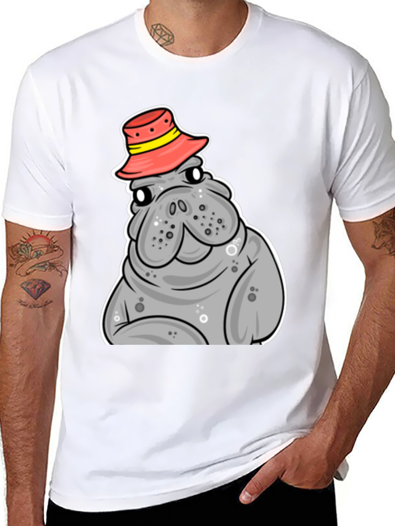 Camiseta Negra con Manatí con Sombrero