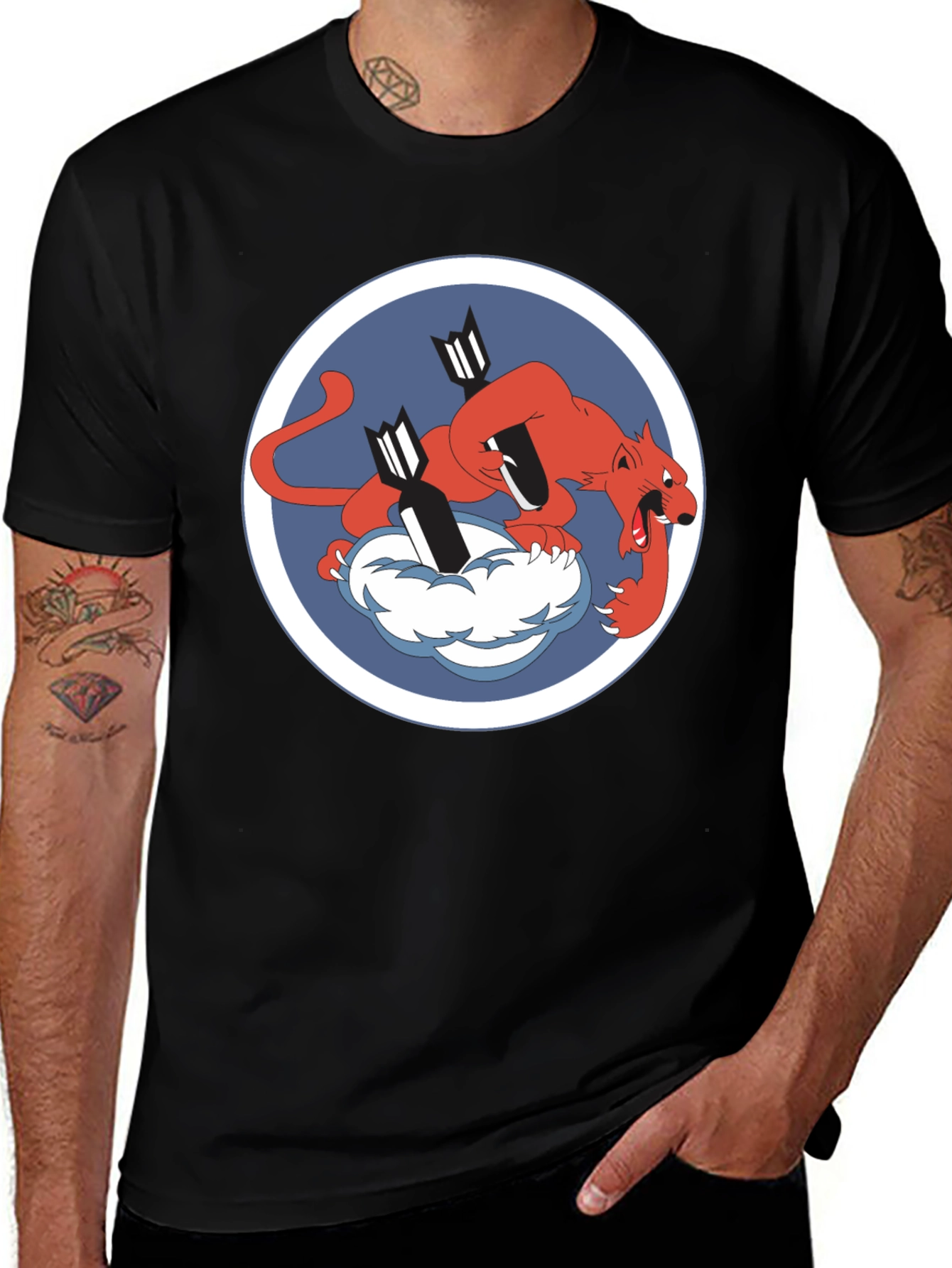 Camiseta Negra con Diseño de Tigre Bombardero