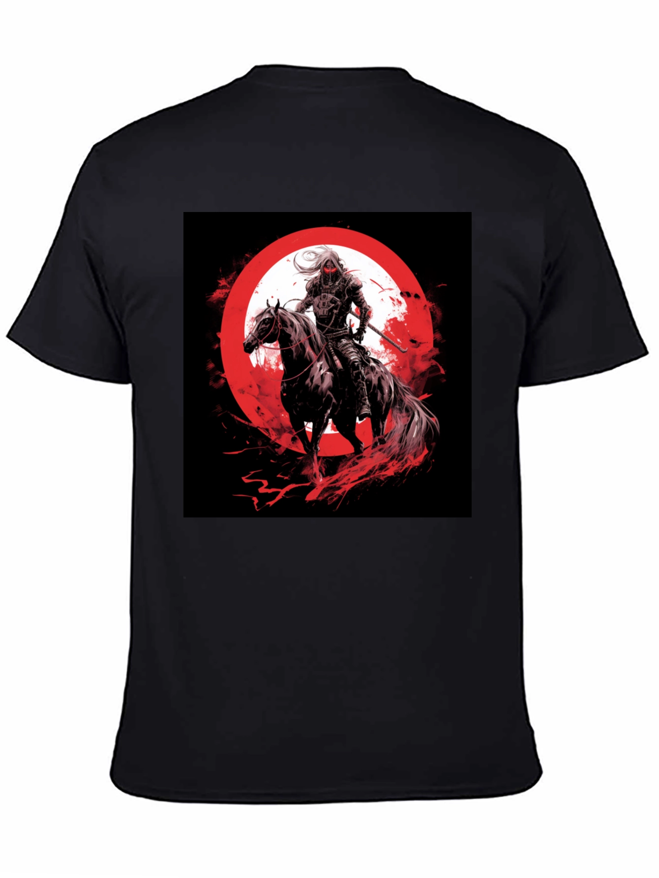 Camiseta Negra Gráfico Jinete y Luna Roja
