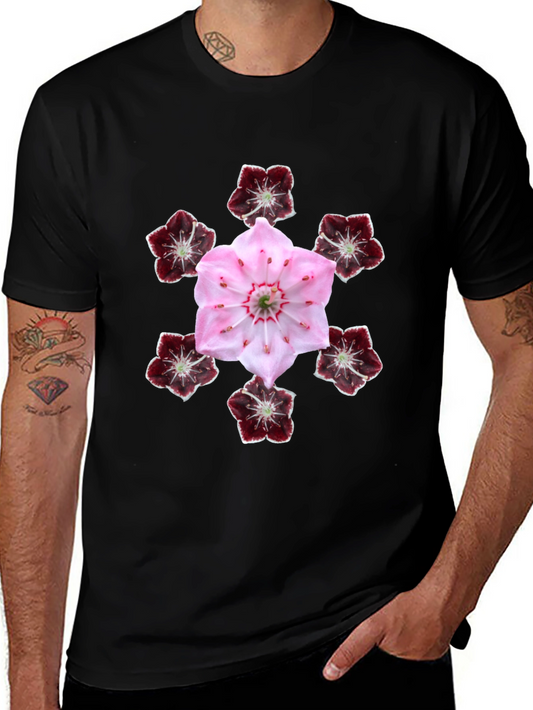 Camiseta Negra con Diseño Floral de Montaña