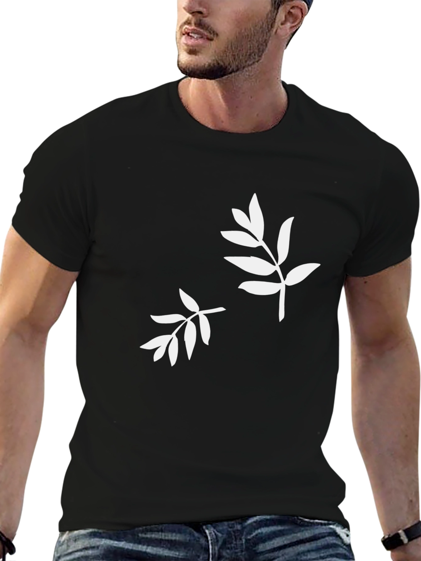 Camiseta Negra con Estampado de Hojas Blancas