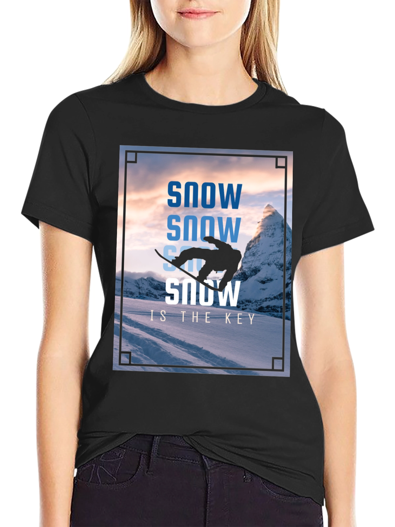 Camiseta Negra Estampada Snow Is The Key