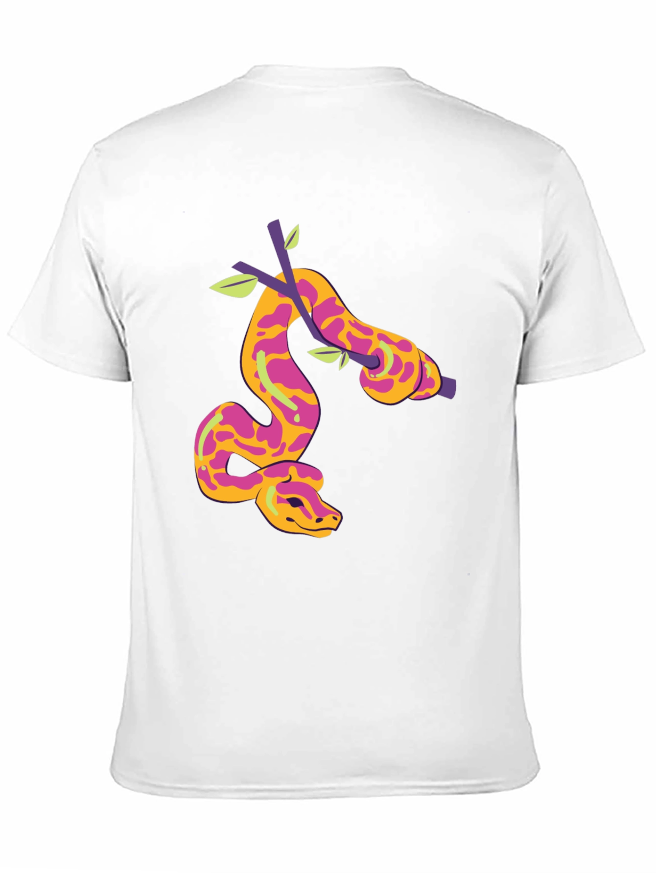 Camiseta Negra con Diseño de Serpiente en Rama