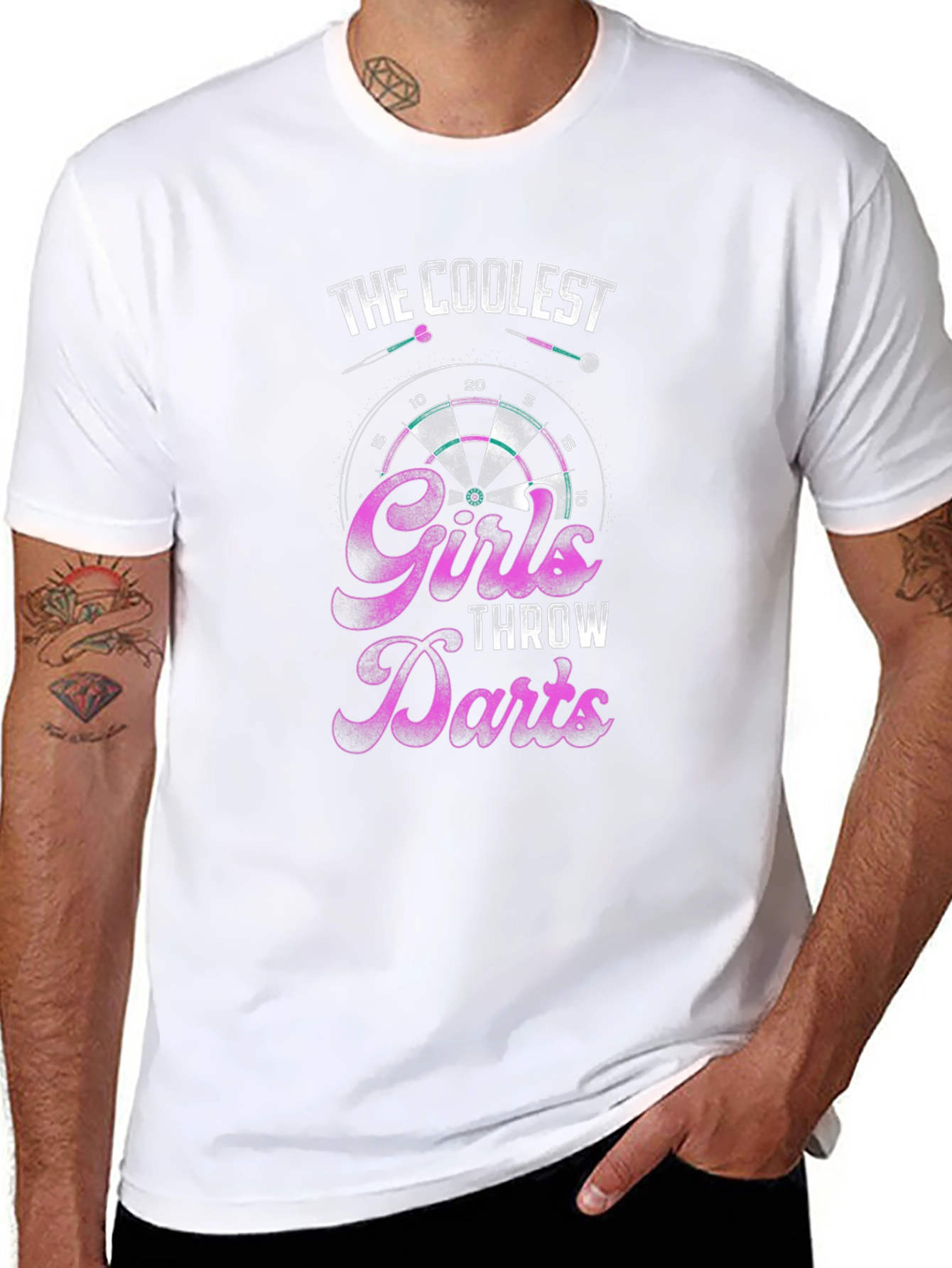 Camiseta Negra The Coolest Girls Throw Darts