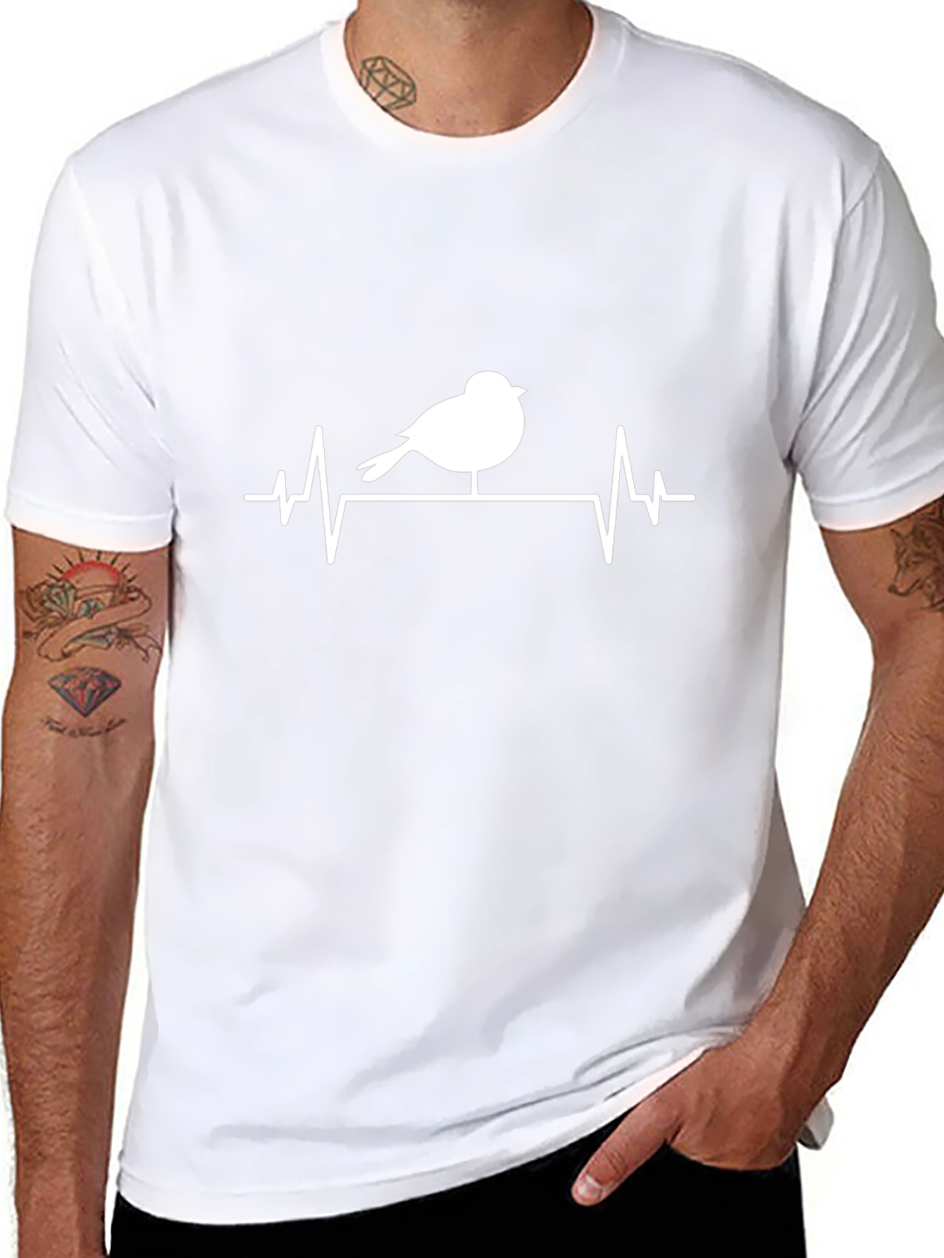 Camiseta Negra con Diseño de Pájaro y Ritmo Cardíaco