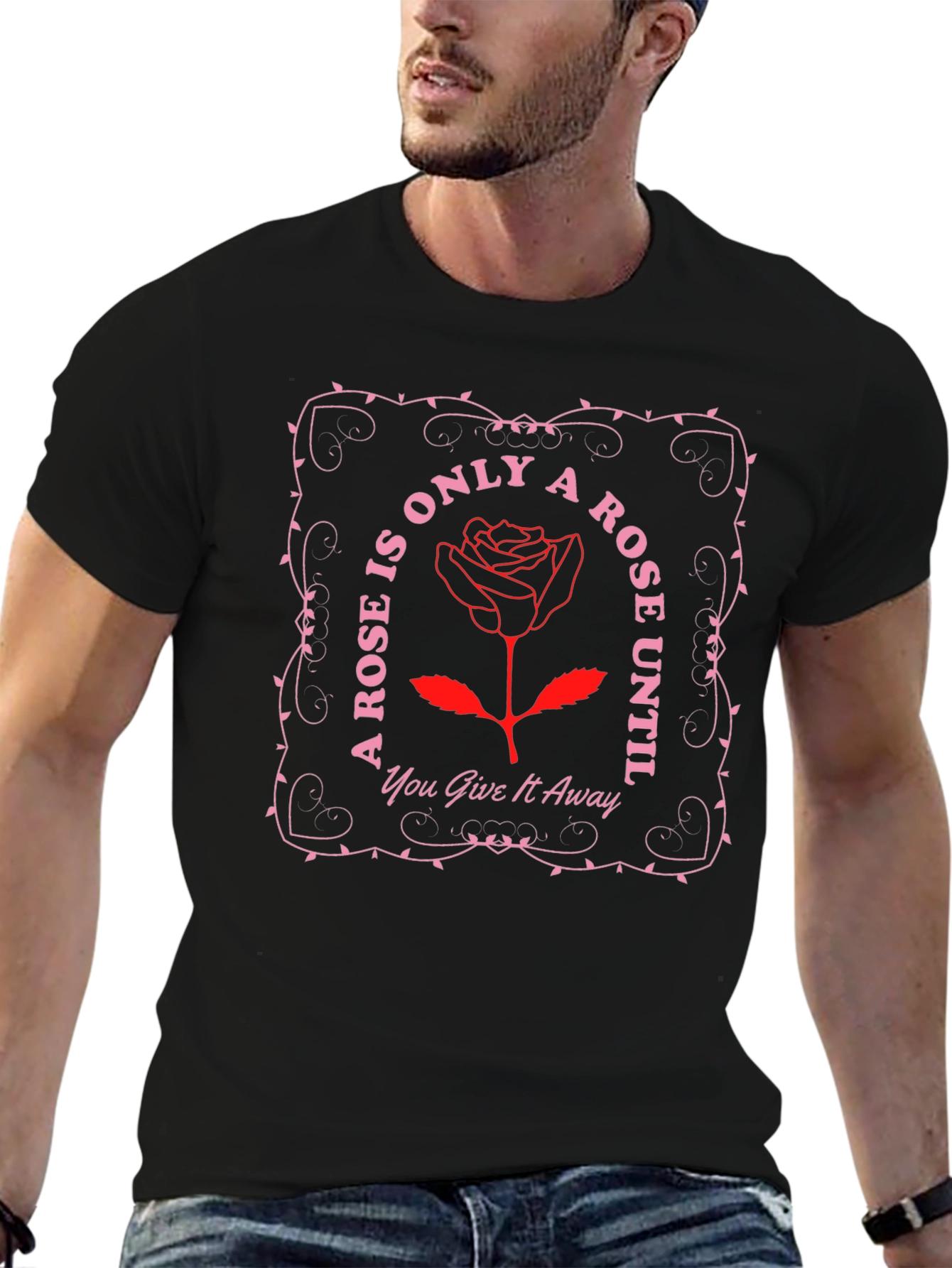 Camiseta Negra con Diseño de Rosa y Frase Romántica