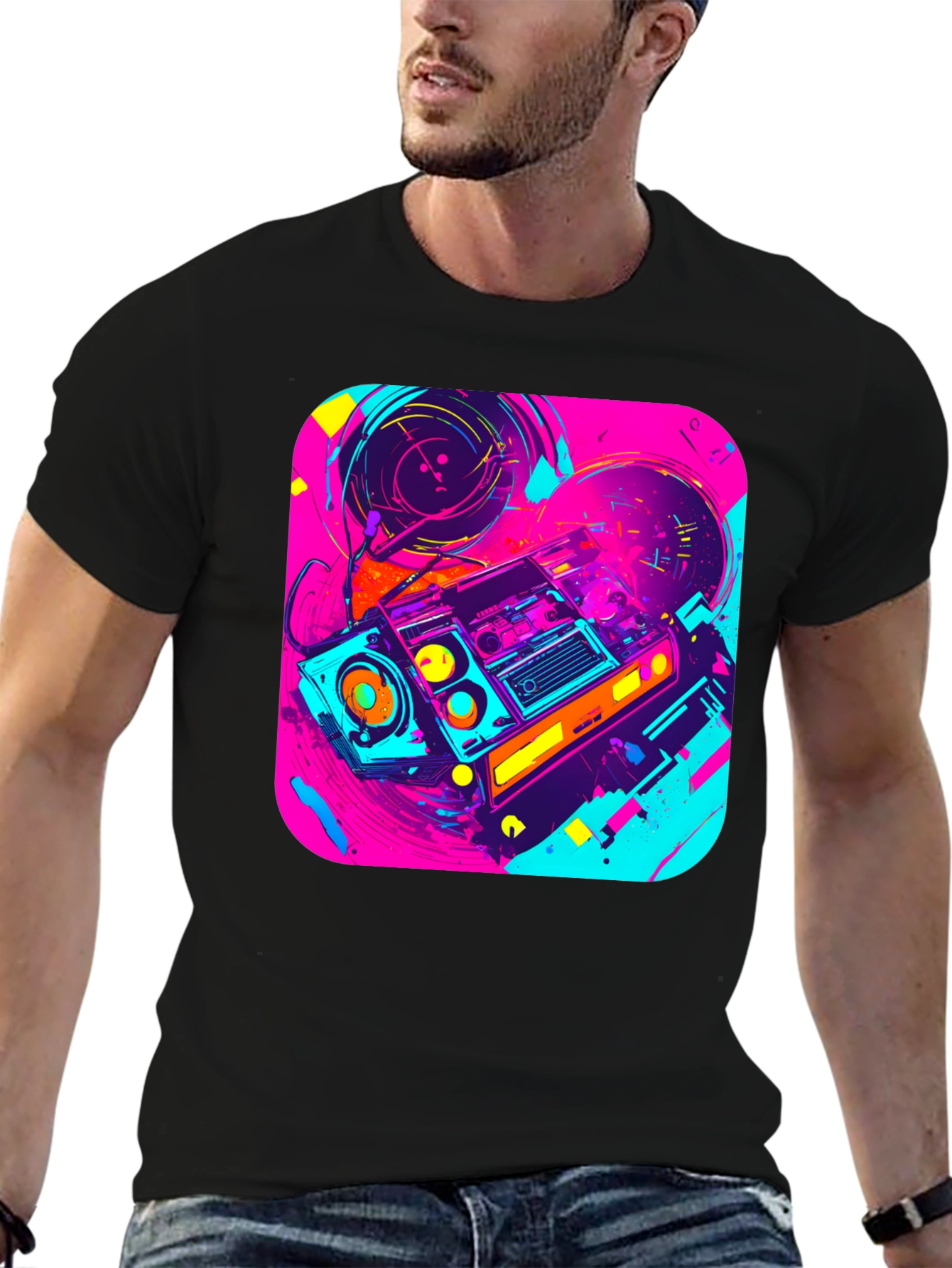 Camiseta Negra con Diseño de Radio Retro Vibrante