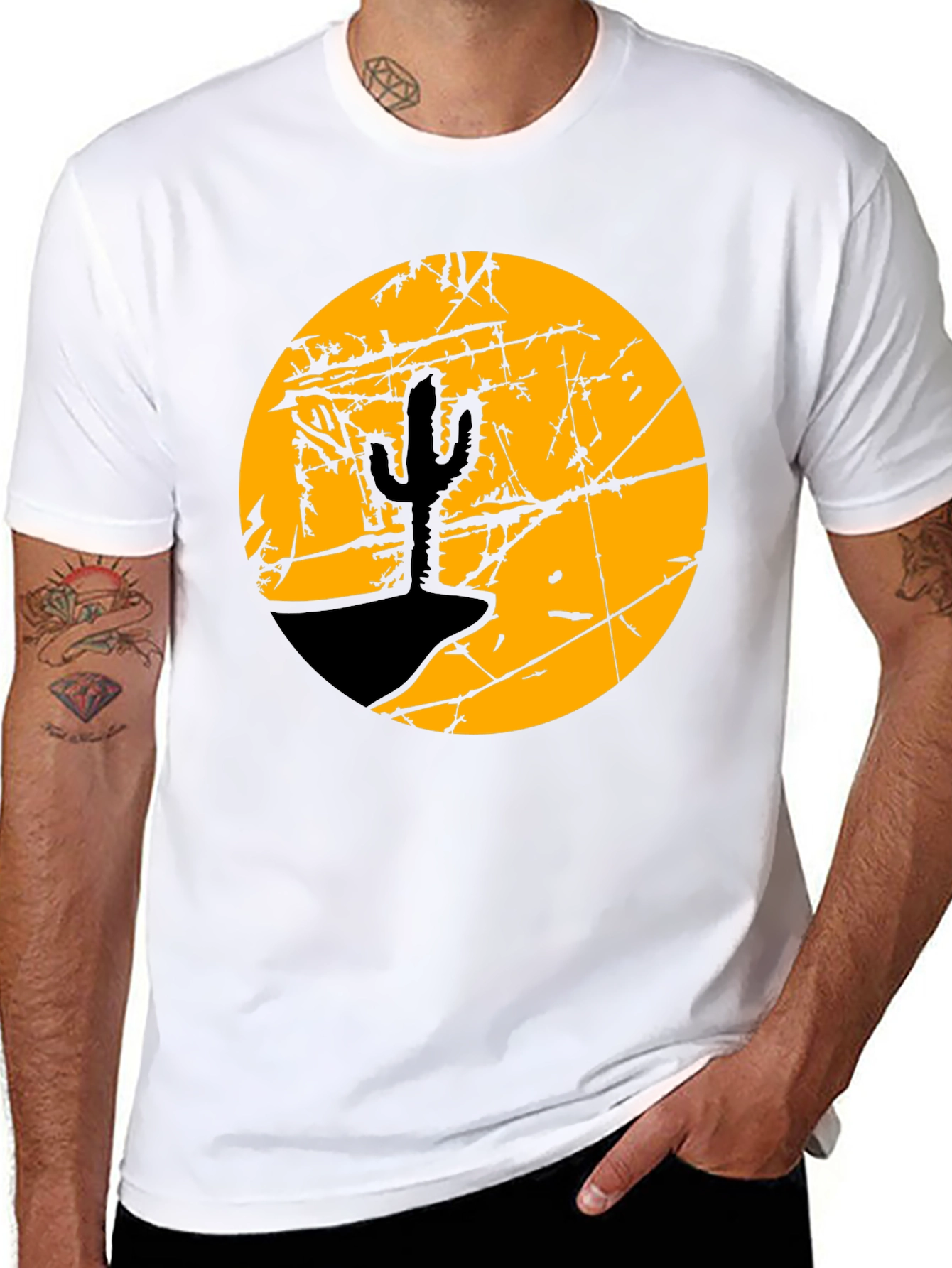 Camiseta Negra con Diseño de Cactus y Luna