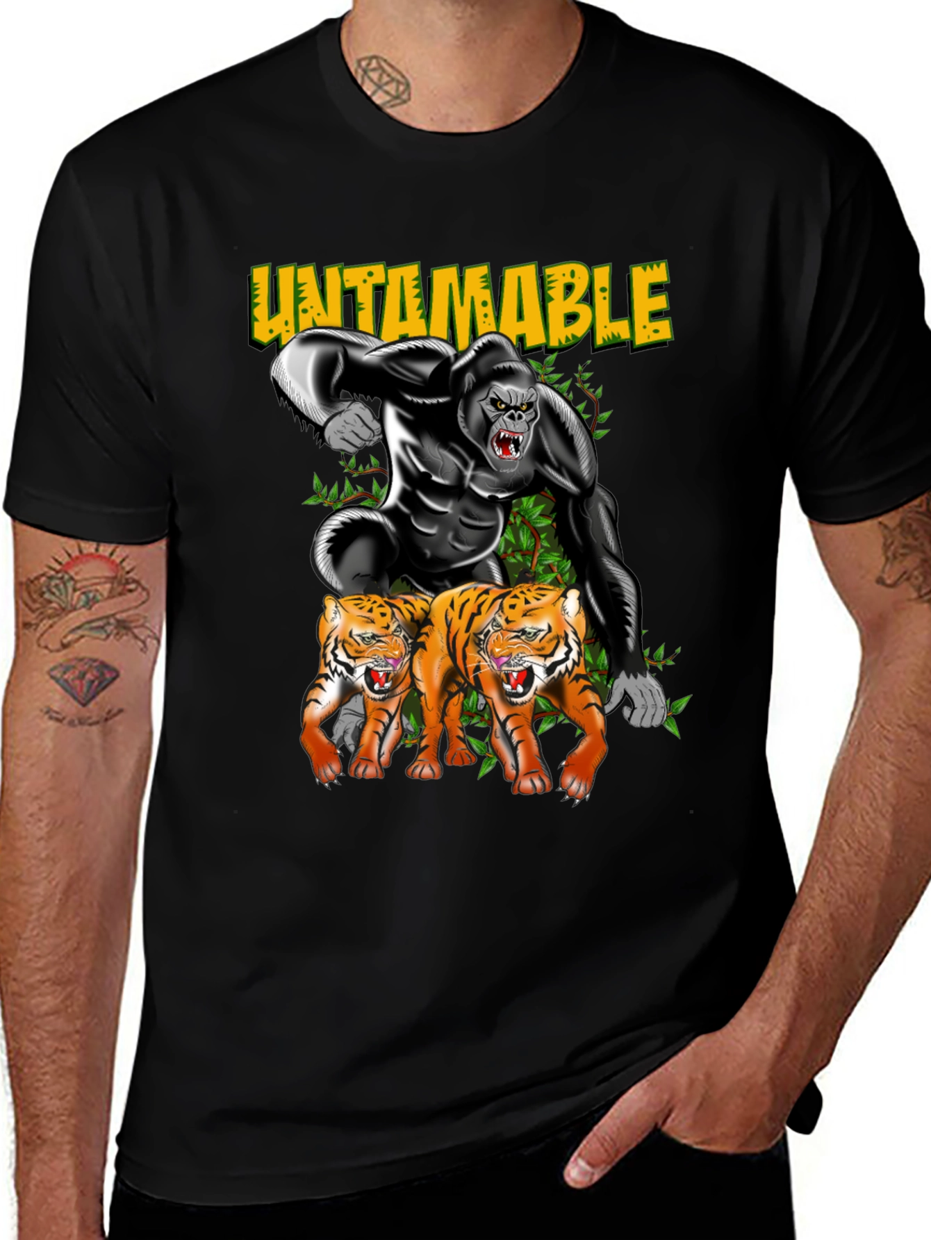 Camiseta Negra: Gorila Indomable y Tigres