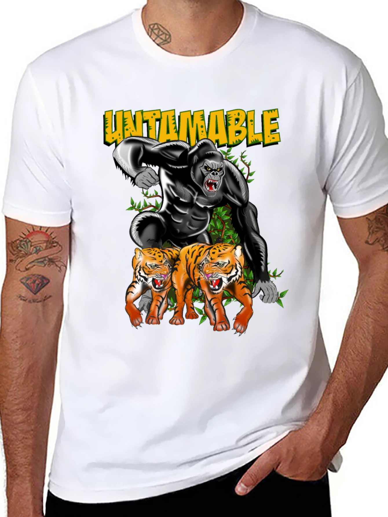 Camiseta Negra: Gorila Indomable y Tigres