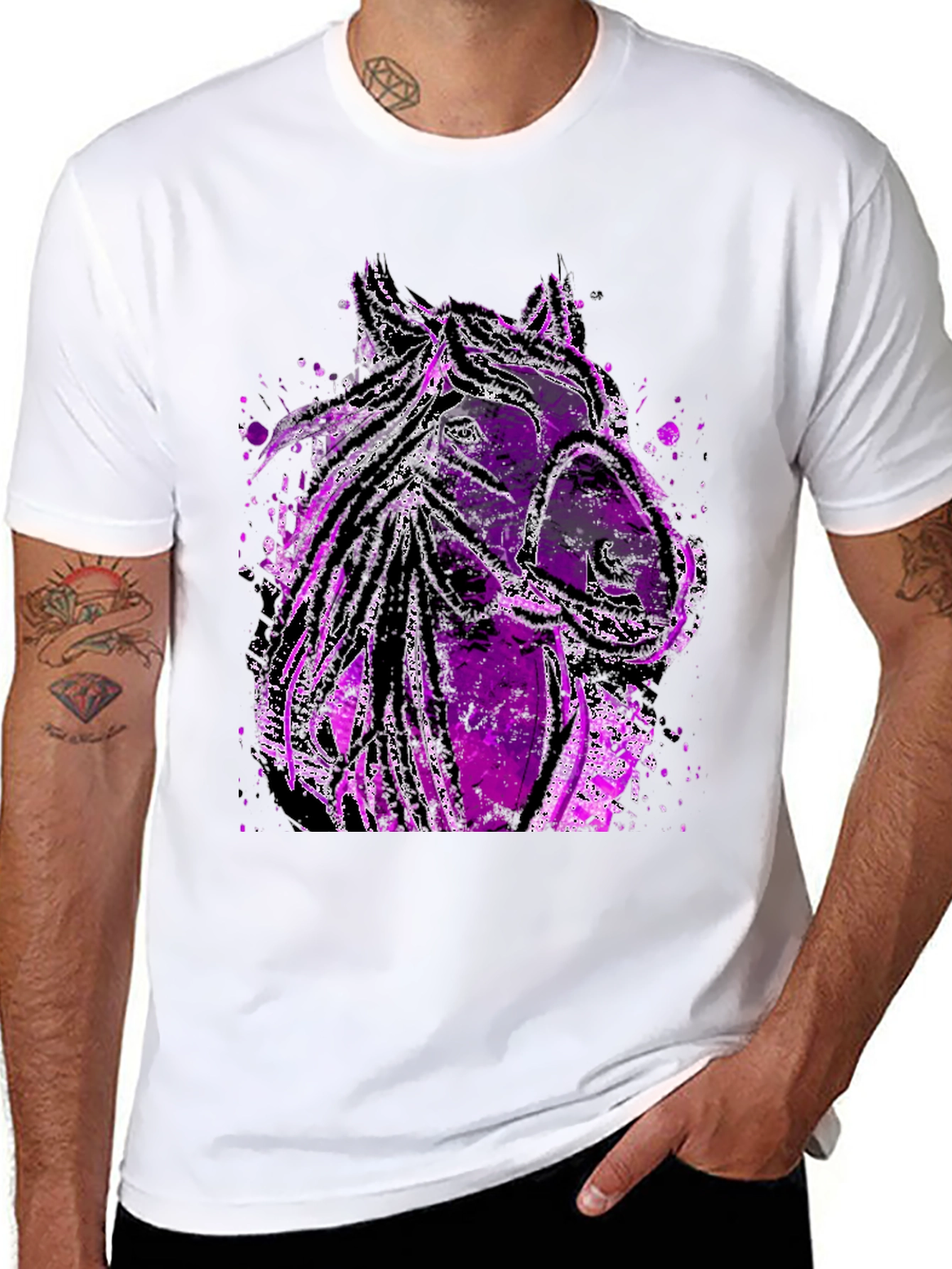 Camiseta Negra con Diseño de Caballo Púrpura