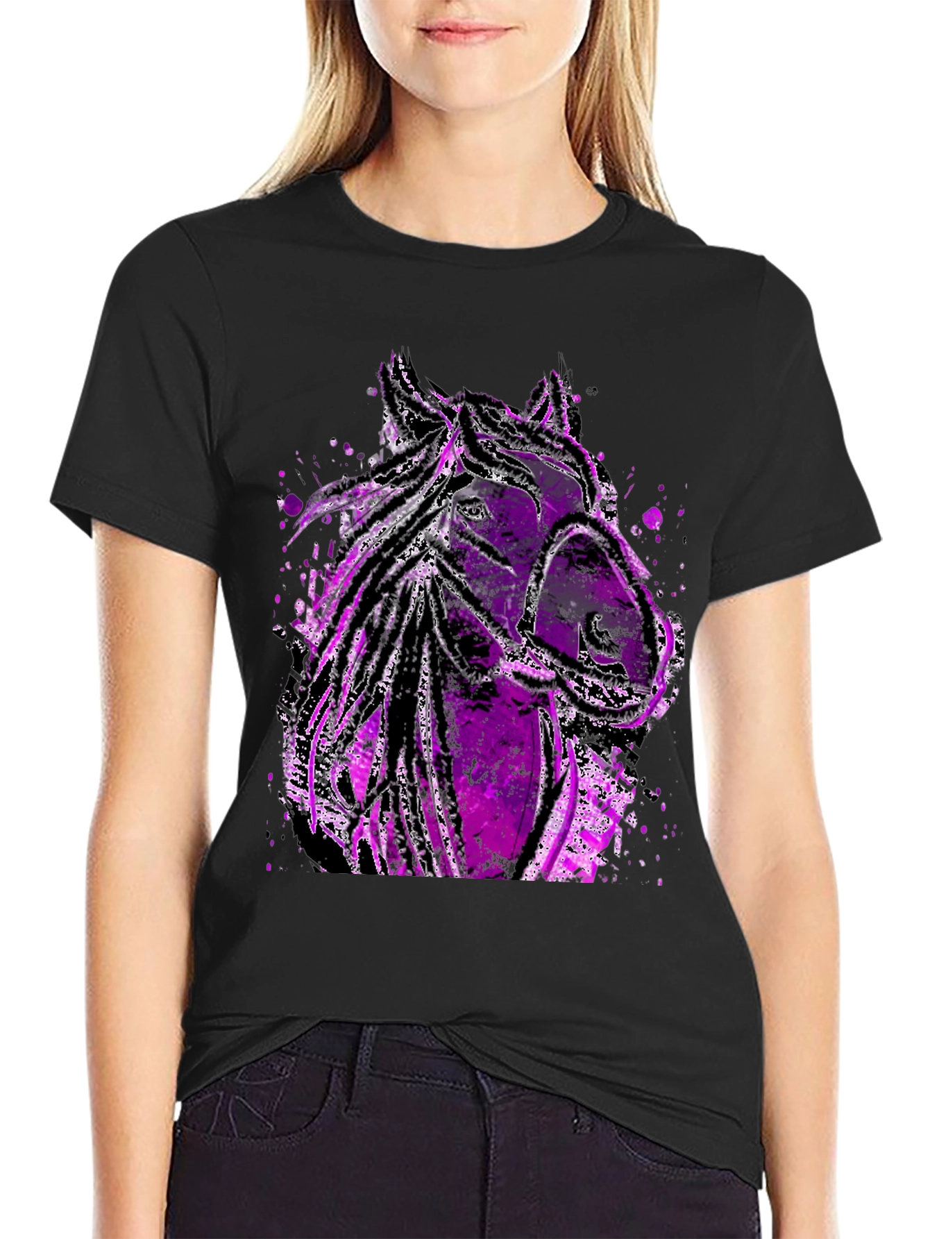 Camiseta Negra con Diseño de Caballo Púrpura
