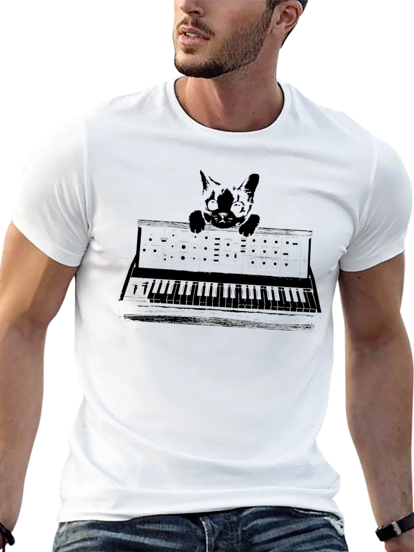 Camiseta Negra con Diseño de Gato y Sintetizador