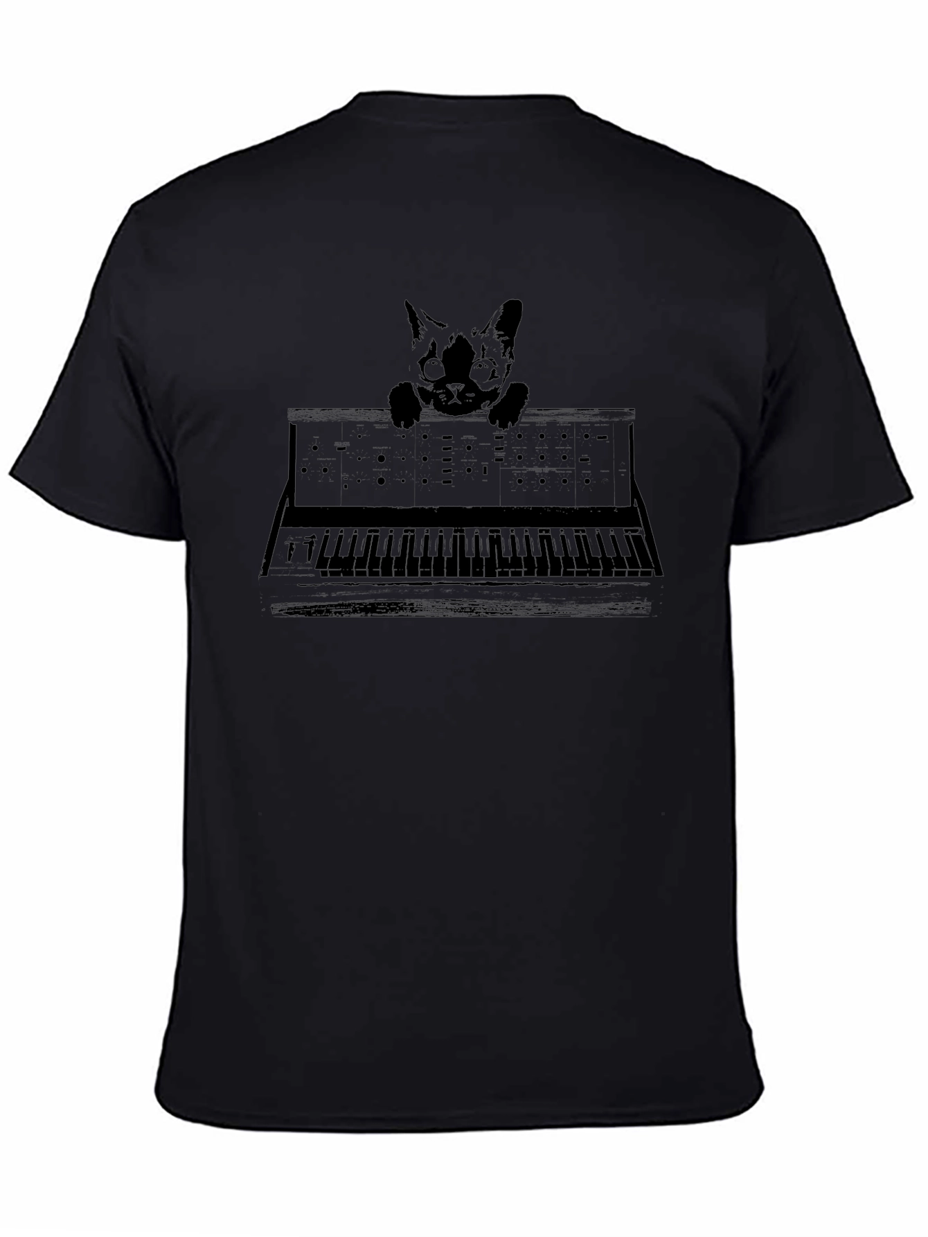 Camiseta Negra con Diseño de Gato y Sintetizador
