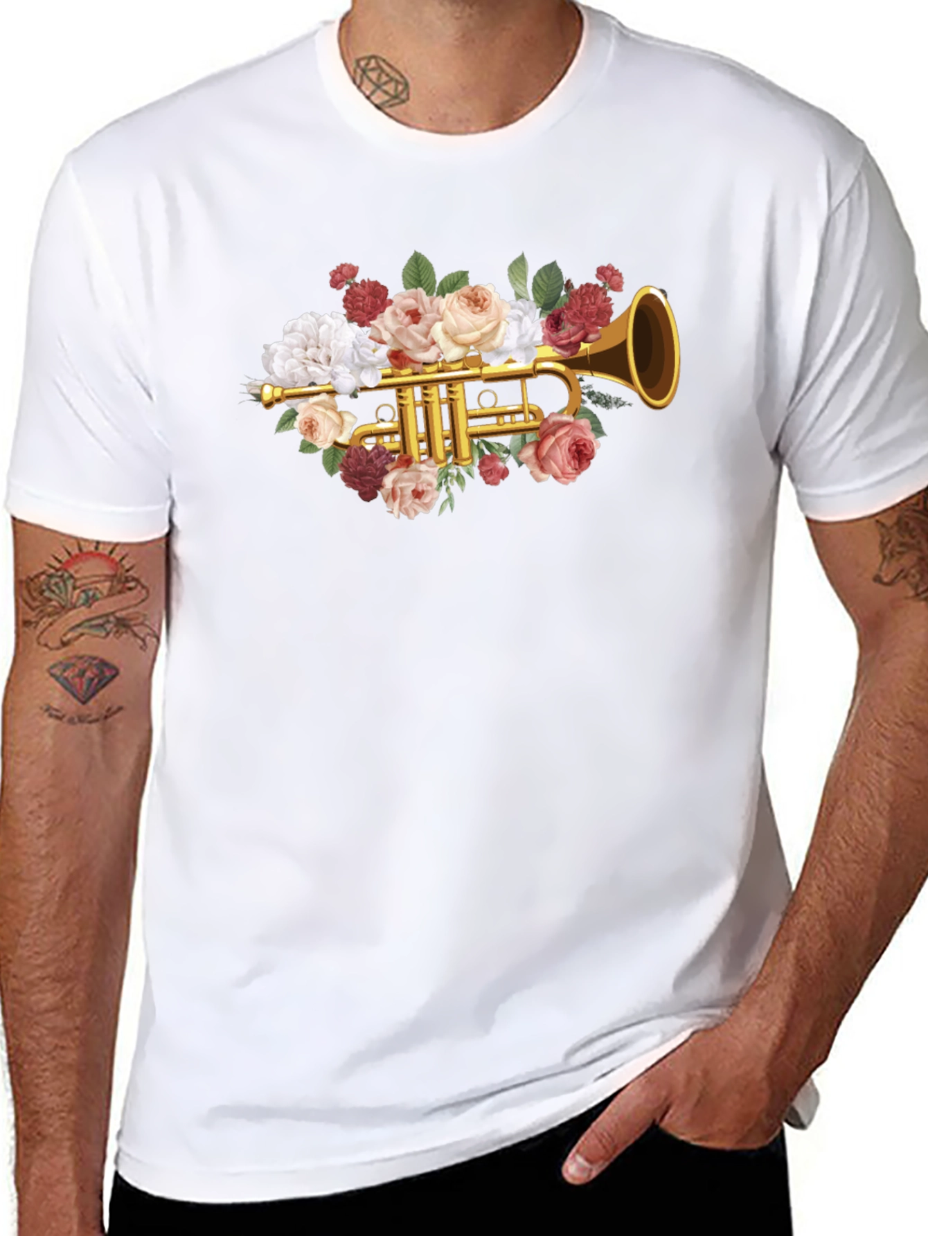 Camiseta Negra con Diseño Floral de Trompeta