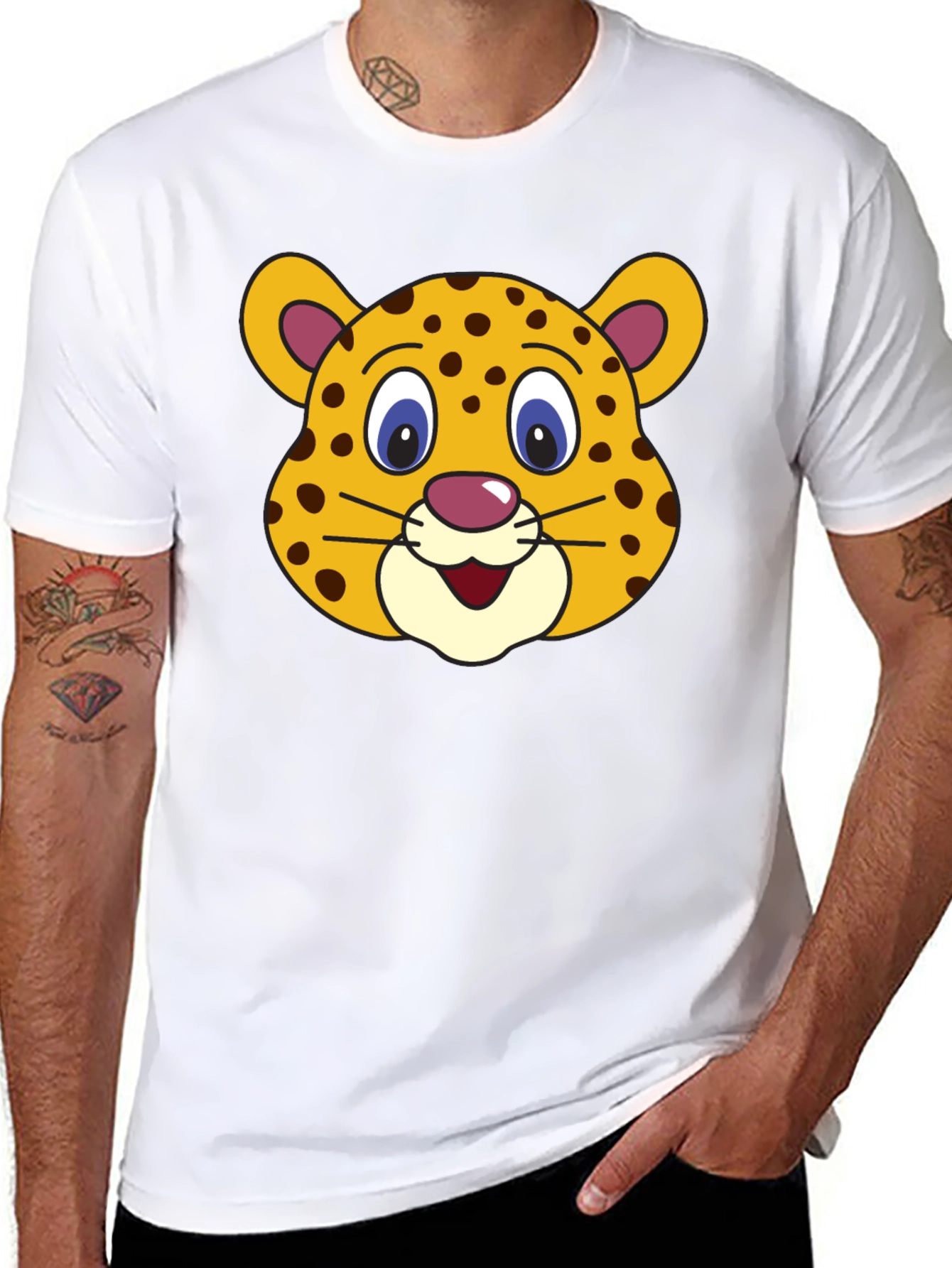 Camiseta Negra con Estampado de Leopardo Animado