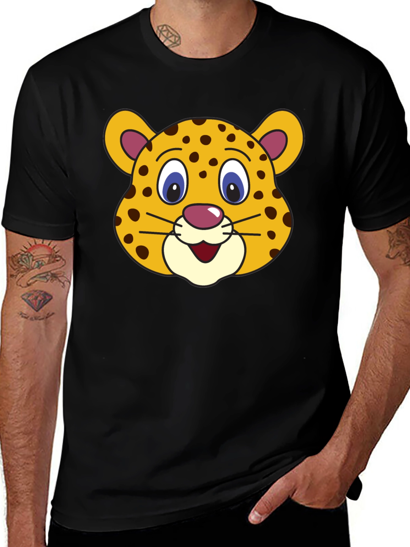 Camiseta Negra con Estampado de Leopardo Animado