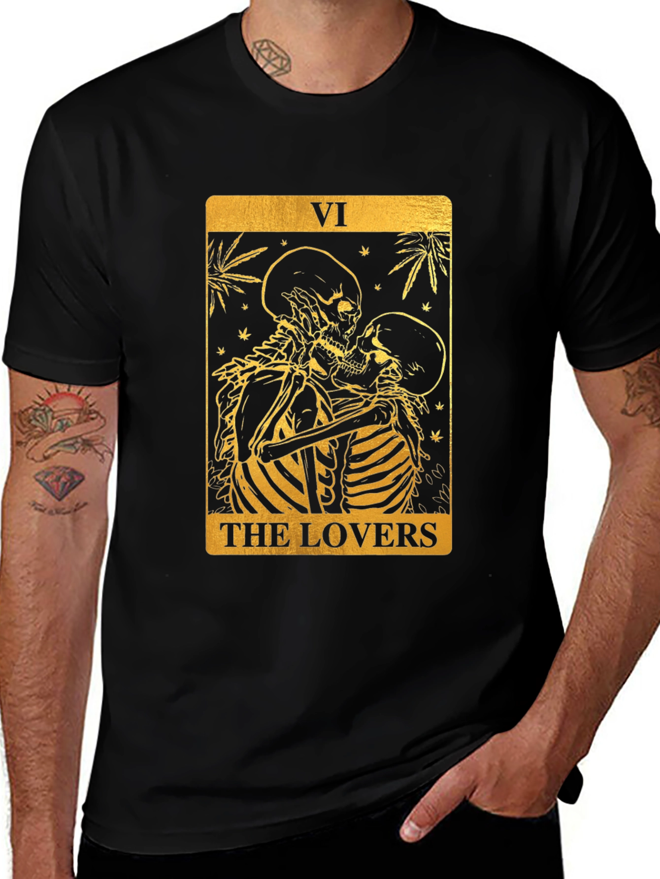 Camiseta Negra con Diseño Los Amantes Tarot