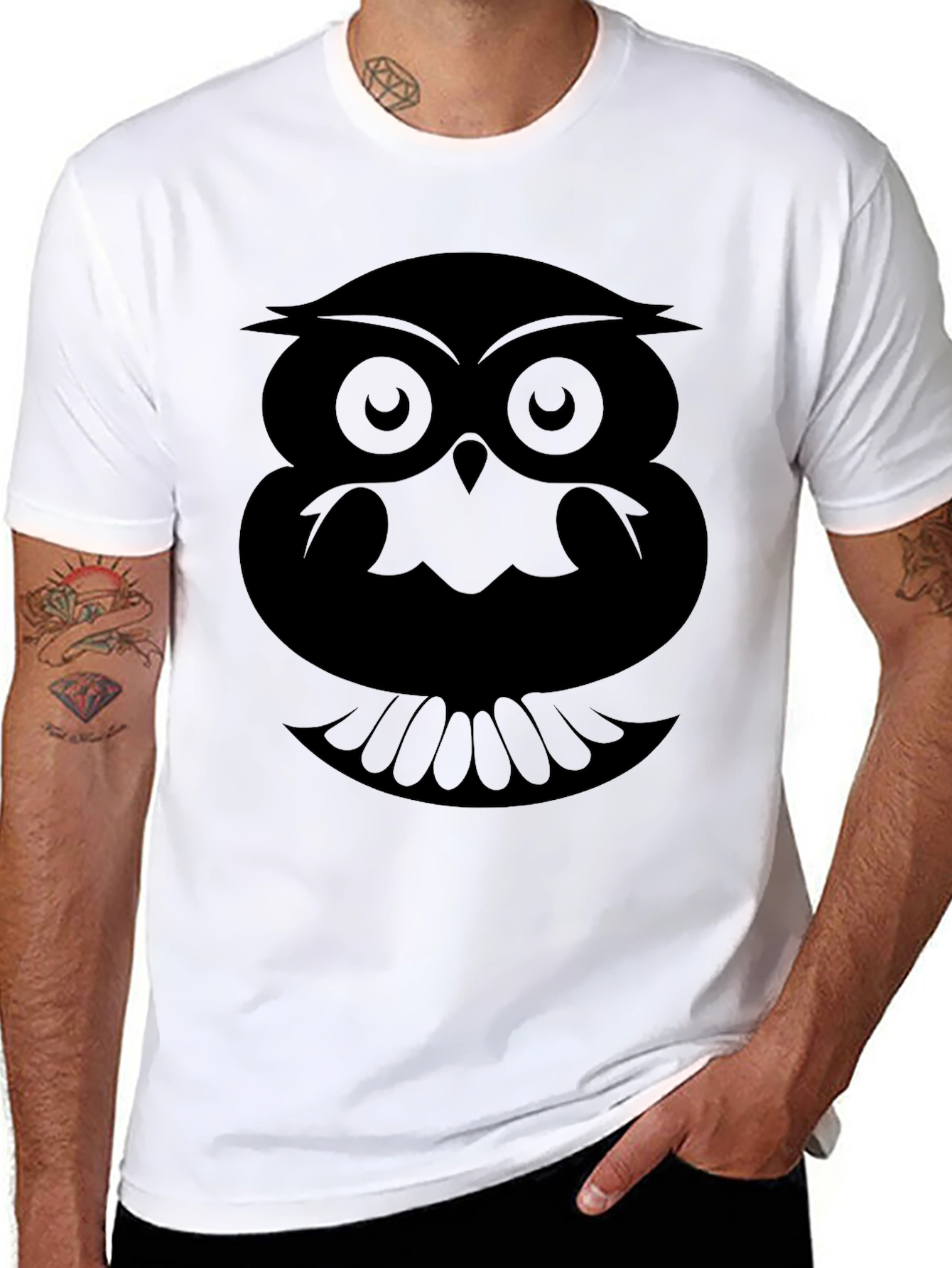 Camiseta Negra con Estampado de Búho Abstracto