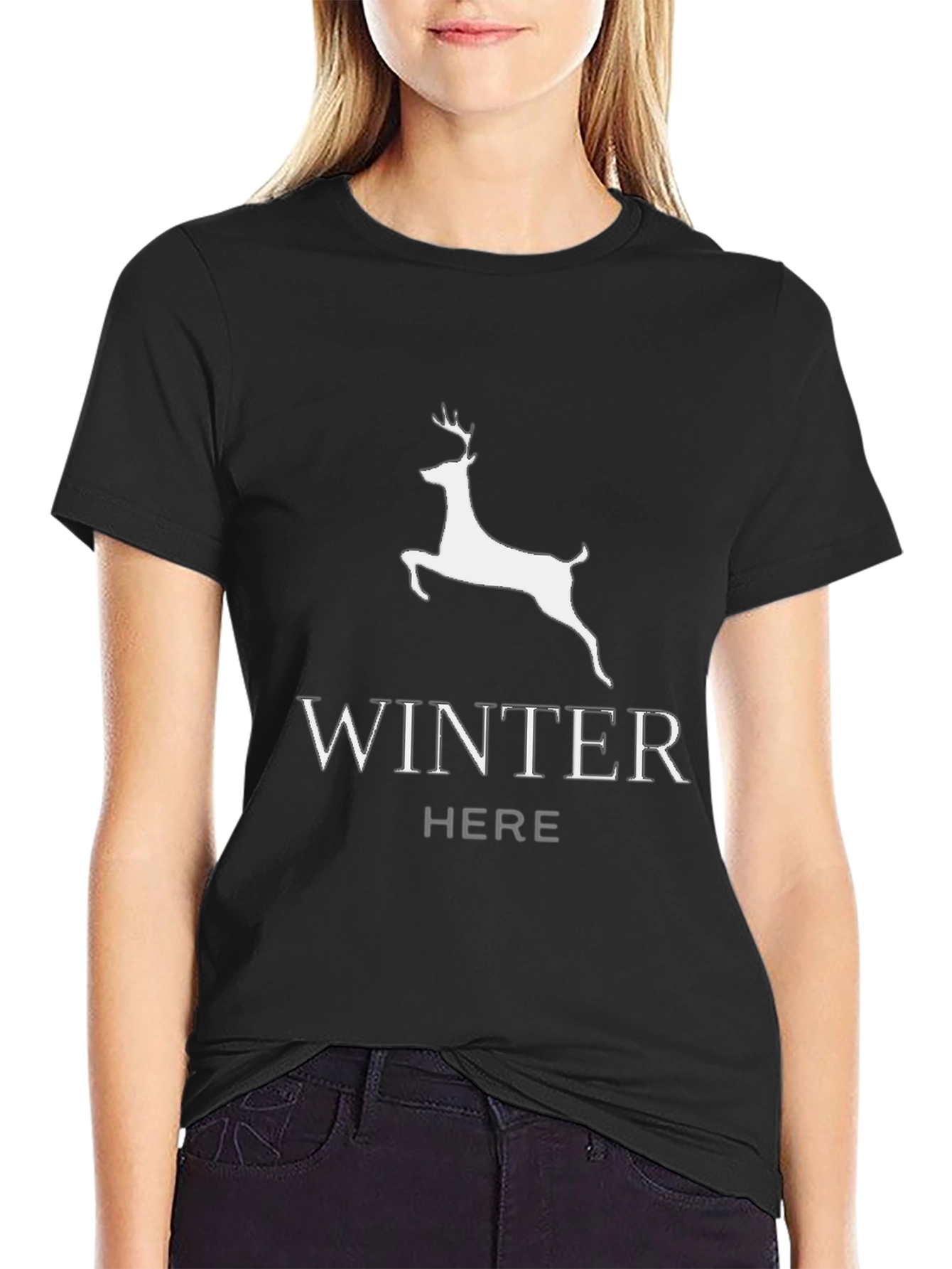 Camiseta Negra: Winter is Here con Ciervo