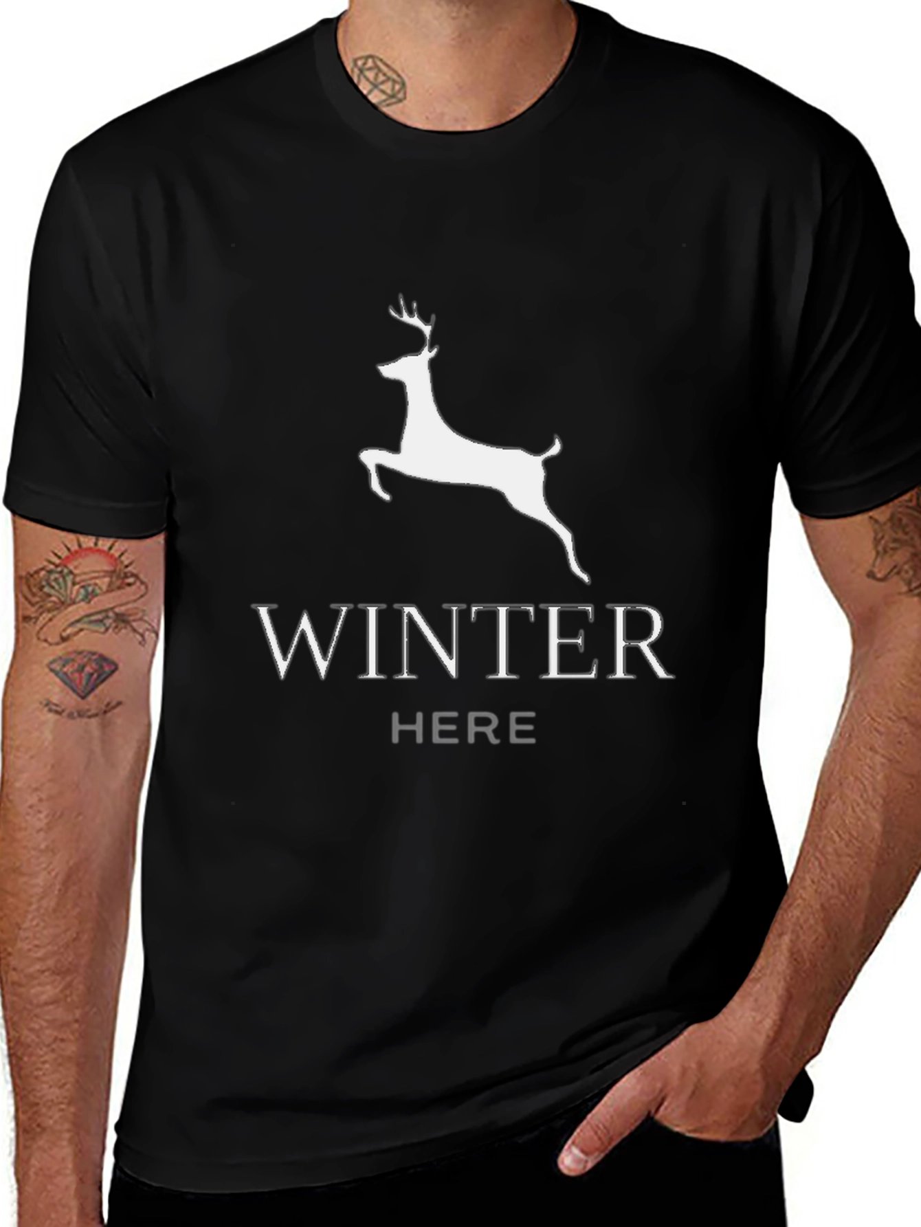 Camiseta Negra: Winter is Here con Ciervo