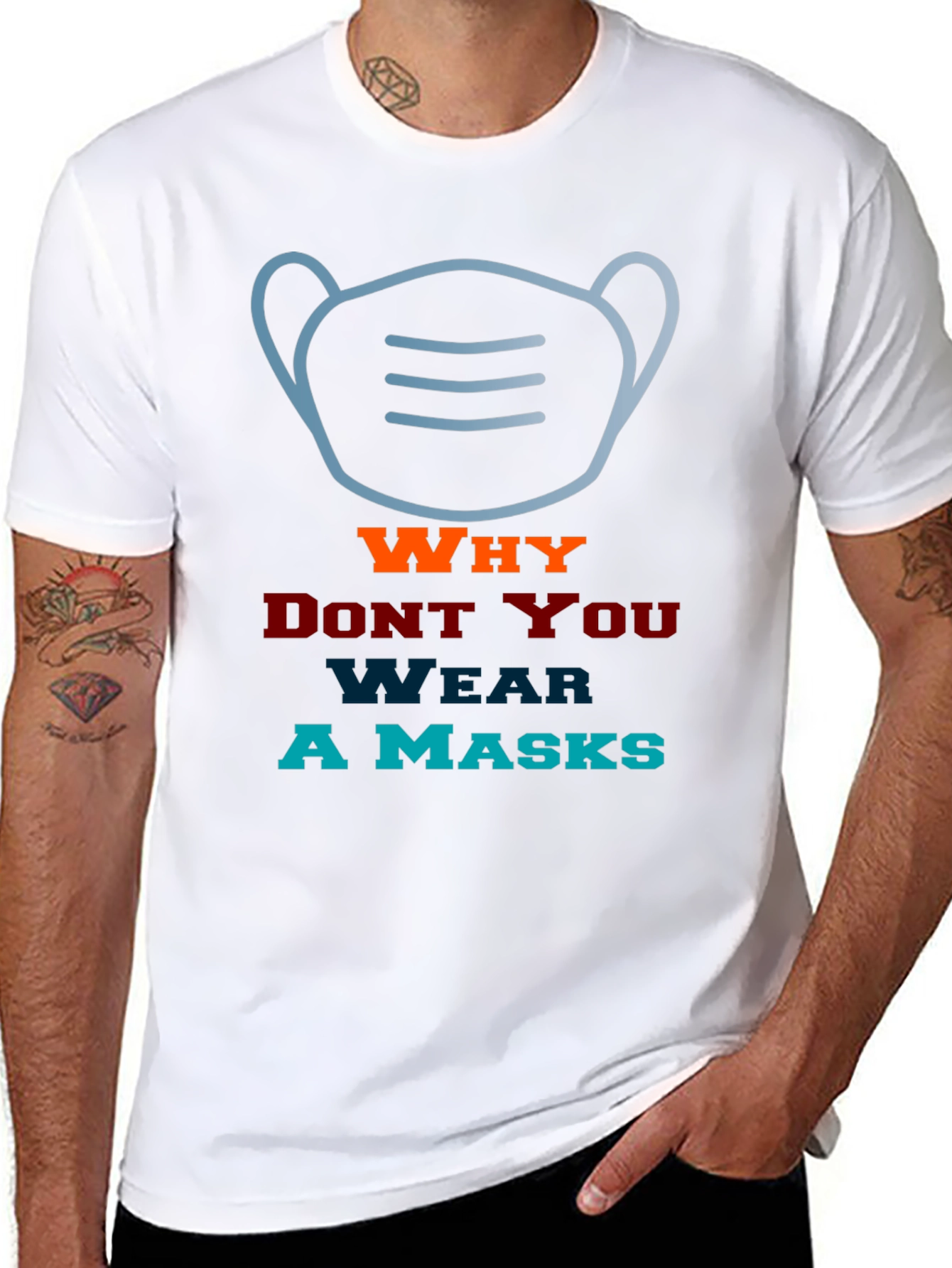 Camiseta con diseño de máscara y texto