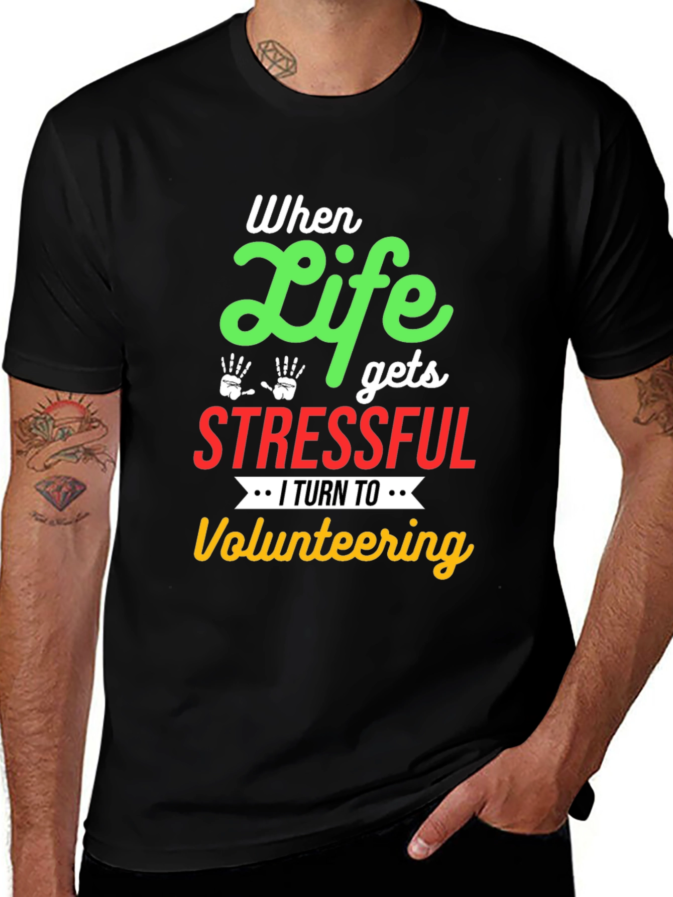 Camiseta Negra con Diseño de Voluntariado