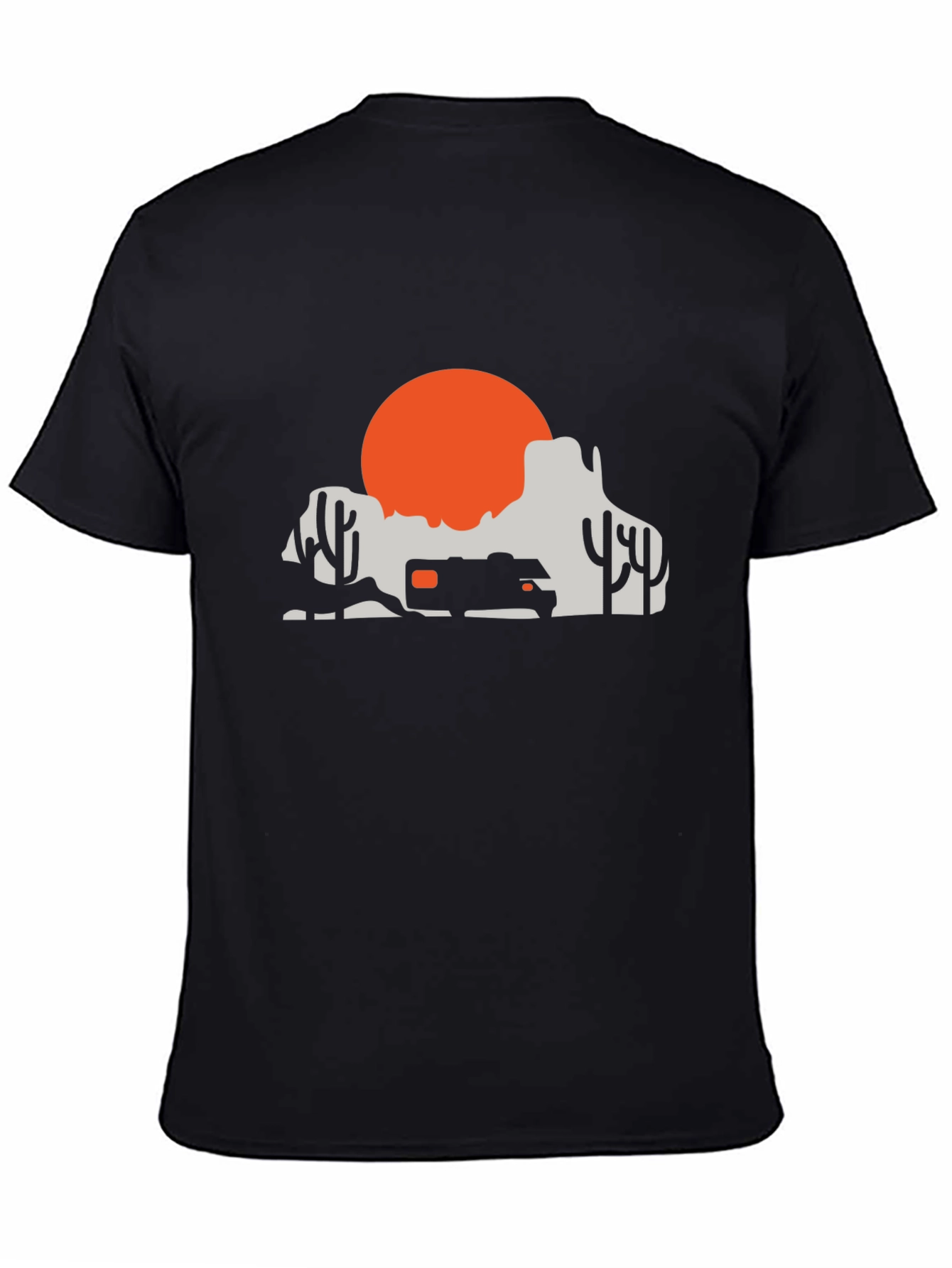 Camiseta Negra Diseño Desierto y Atardecer