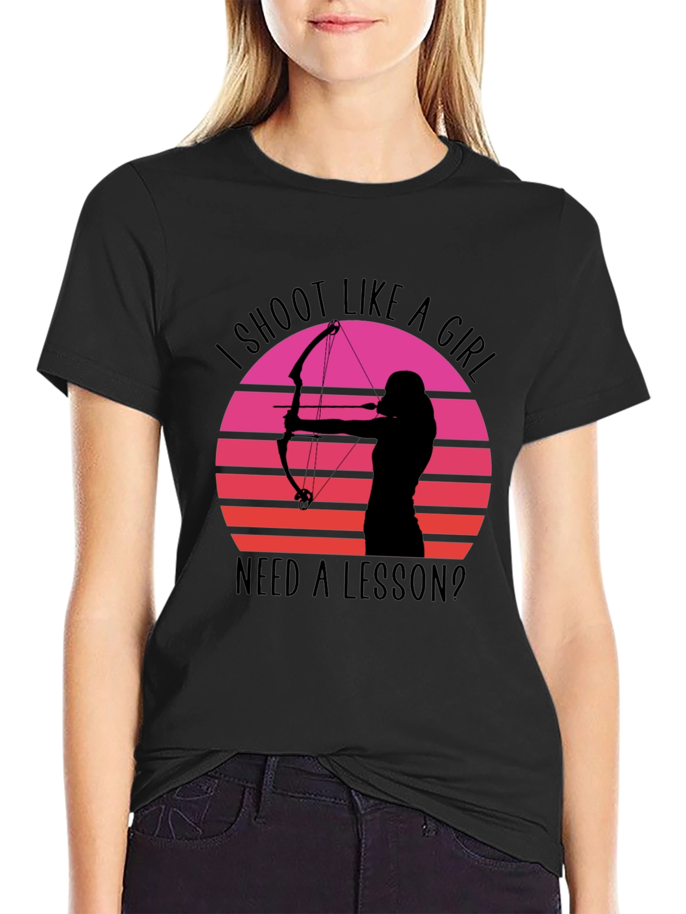 Camiseta Negra Arquera Retro: ¡Dispara como una Chica!