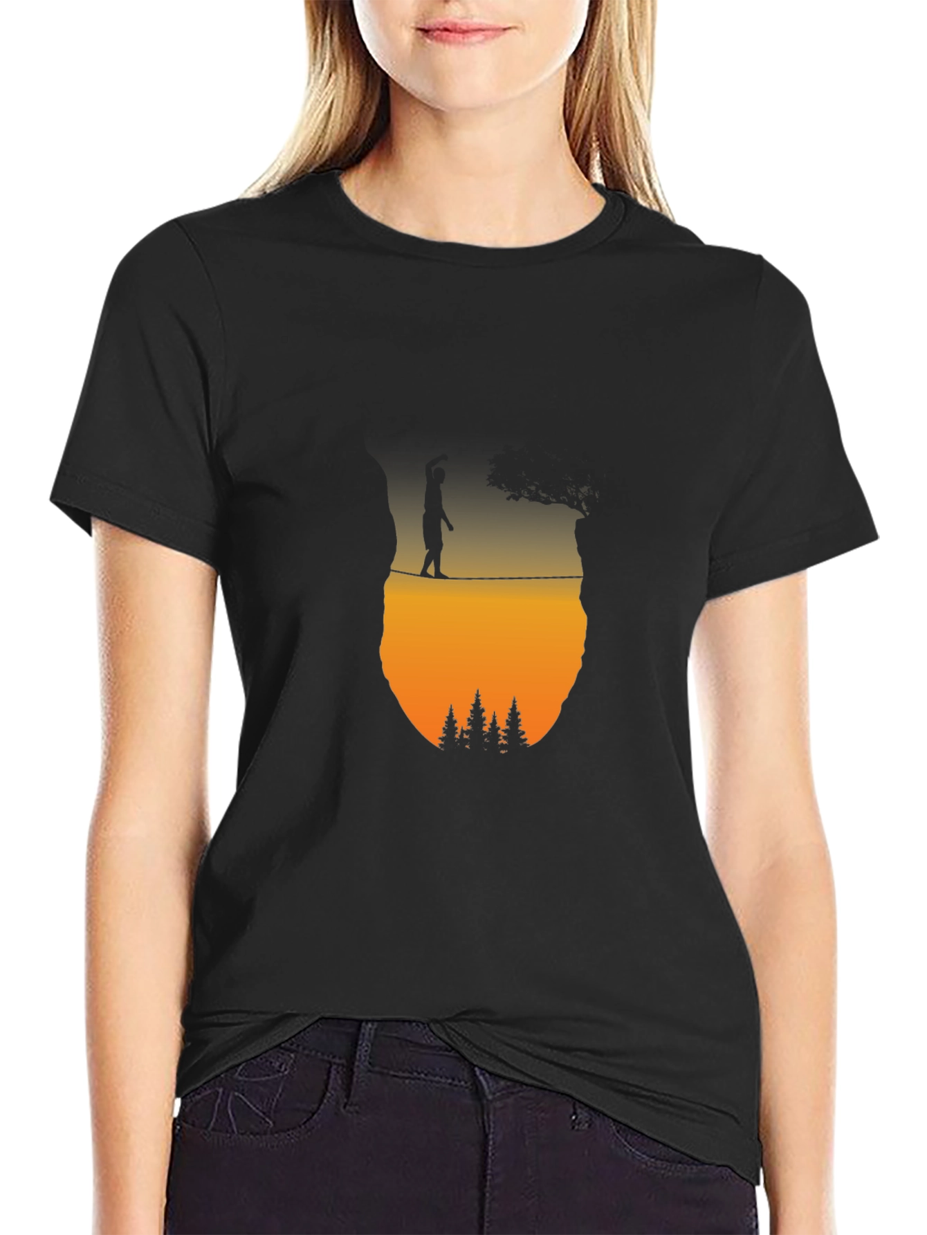 Camiseta Negra: Silueta Equilibrista al Atardecer