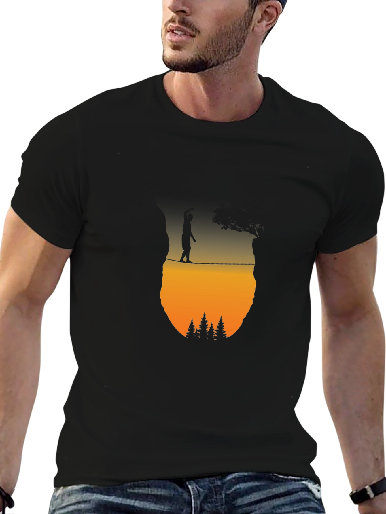 Camiseta Negra: Silueta Equilibrista al Atardecer