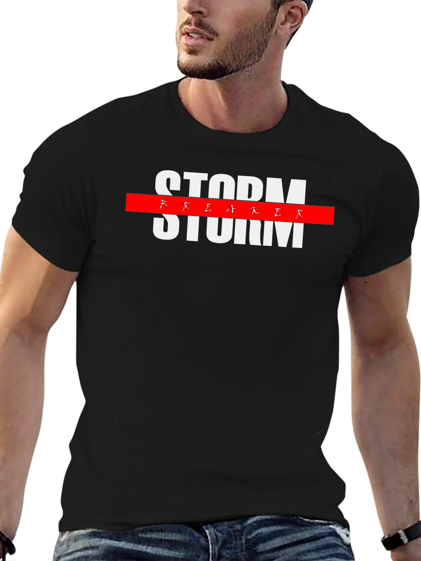 Camiseta Negra Storm Breaker con Diseño Moderno