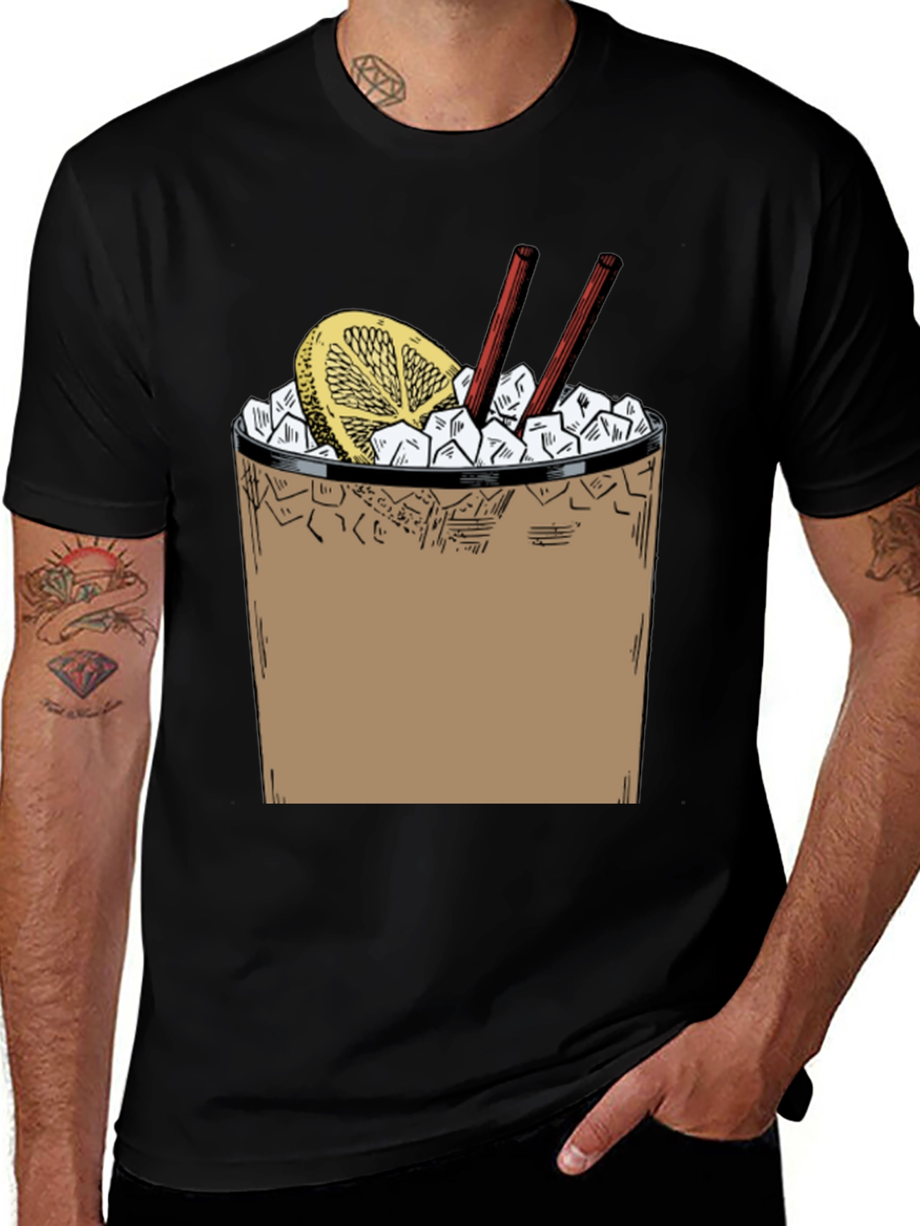 Camiseta Negra con Diseño de Cóctel Refrescante