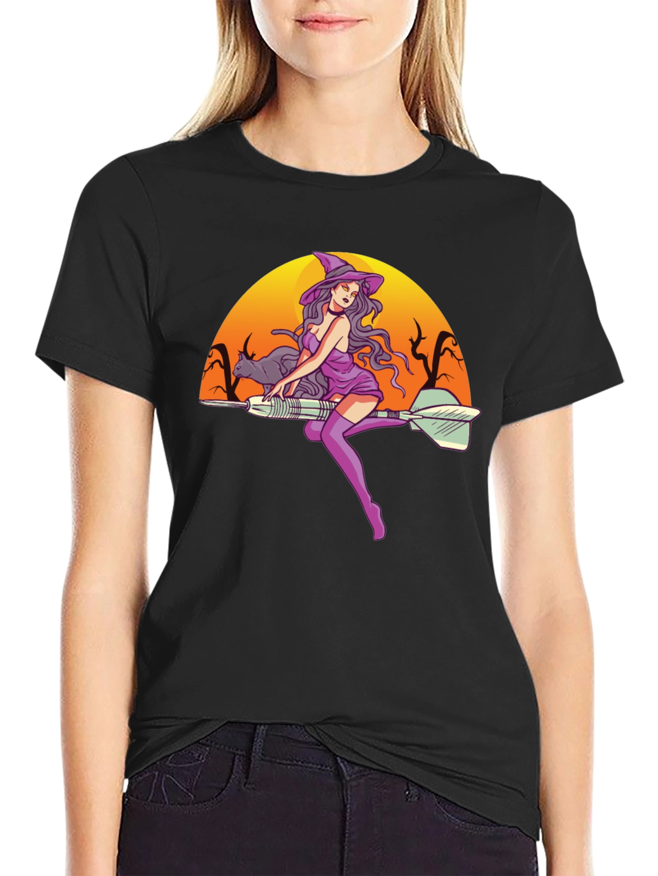 Camiseta Negra Diseño Bruja Dardos