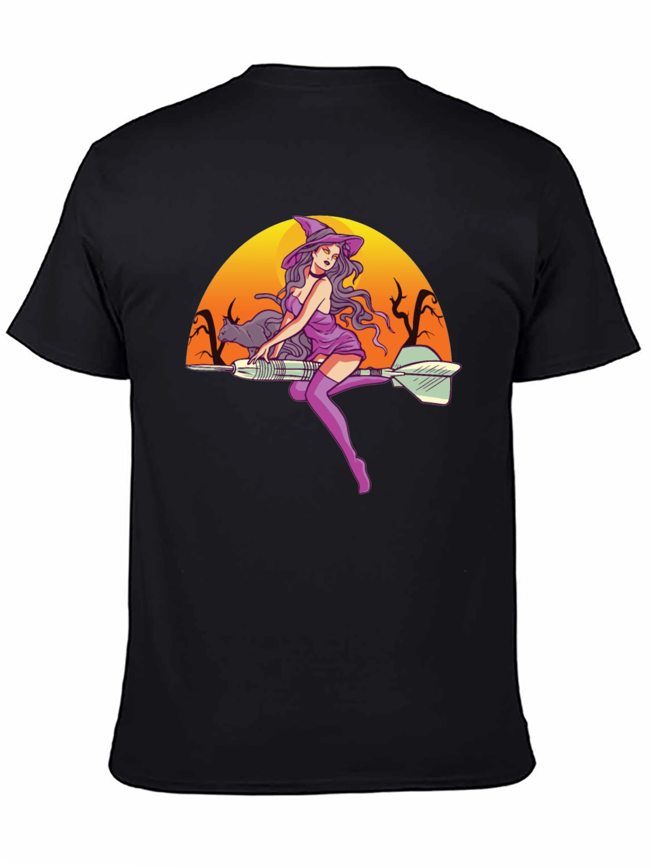 Camiseta Negra Diseño Bruja Dardos