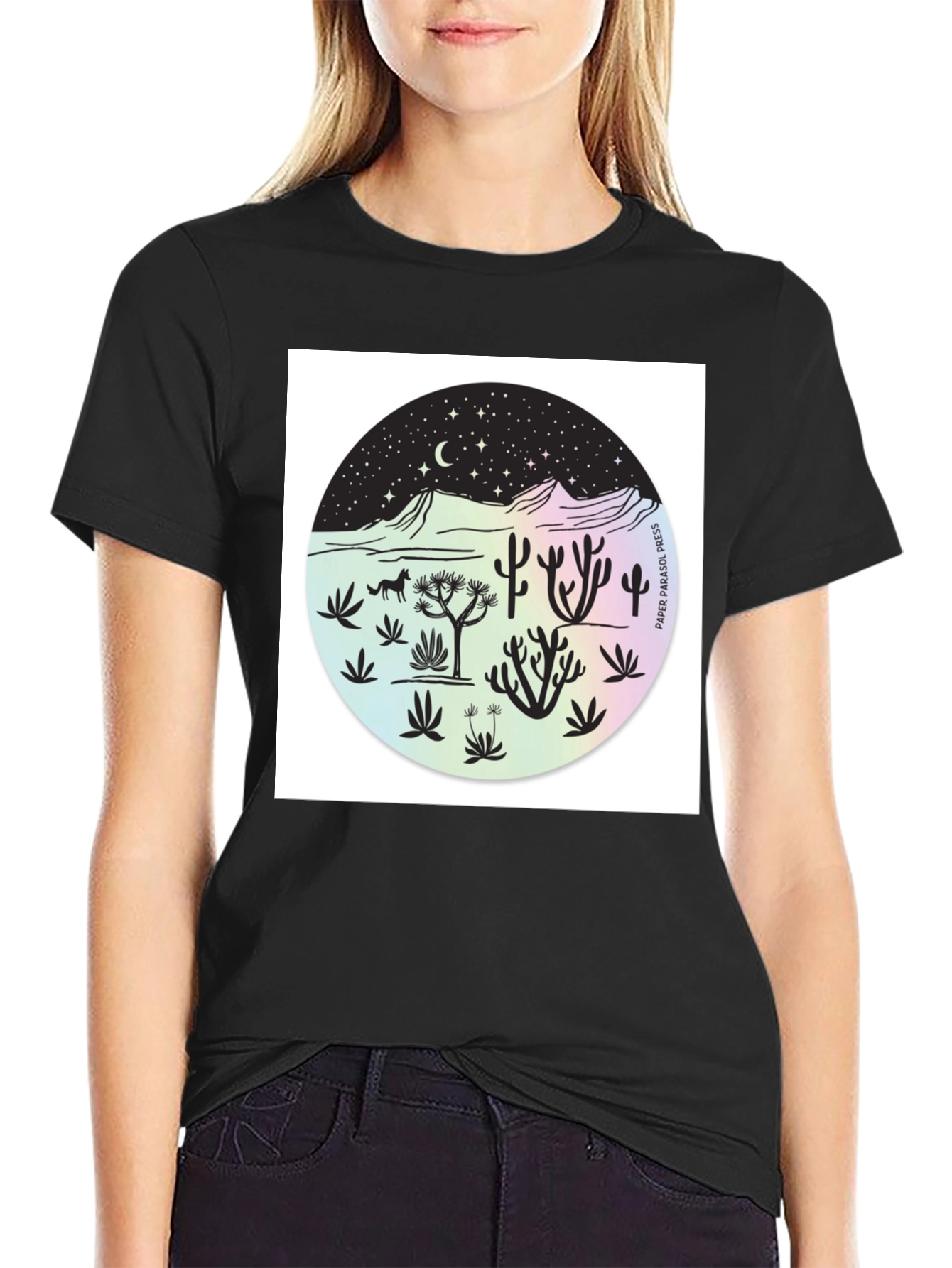 Camiseta Negra Diseño Desierto Nocturno